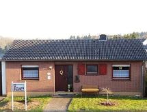 Vrijstaande Eifelvilla met bergzicht, tuin & 3 slaapkamers in Esch - thumbnail 1
