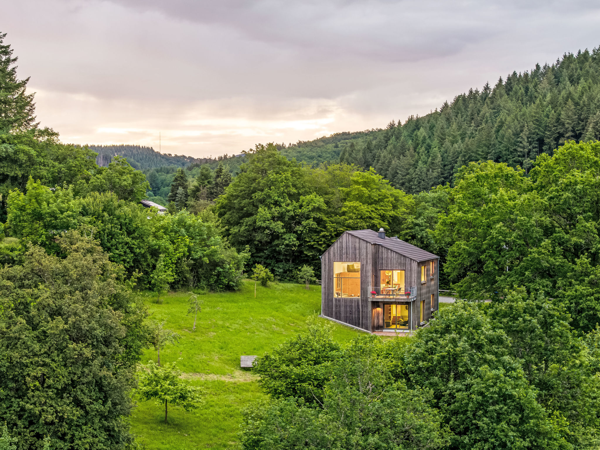 Moderner Holzhausneubau in der Eifel