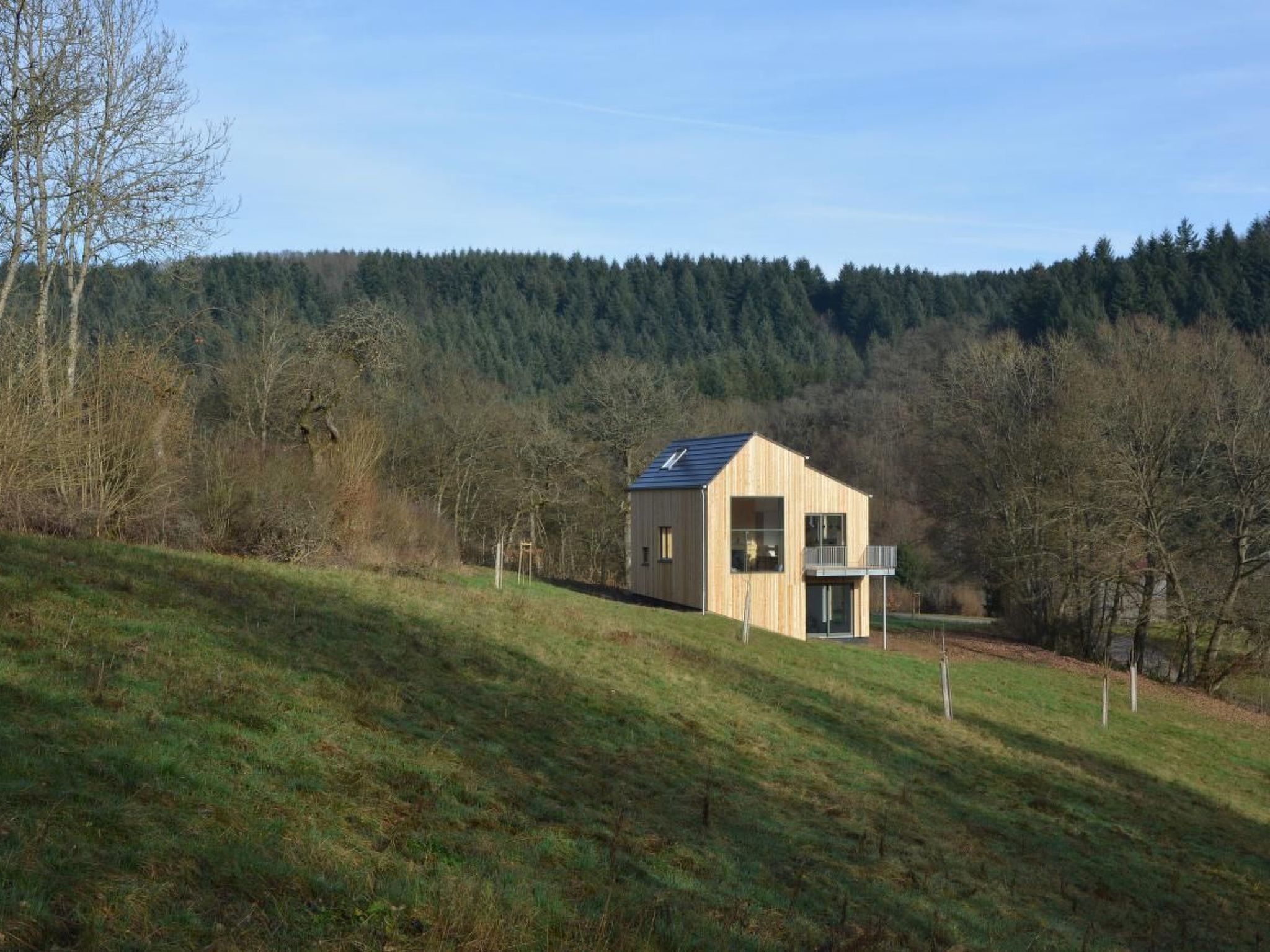 Moderner Holzhausneubau in der Eifel-Binnen