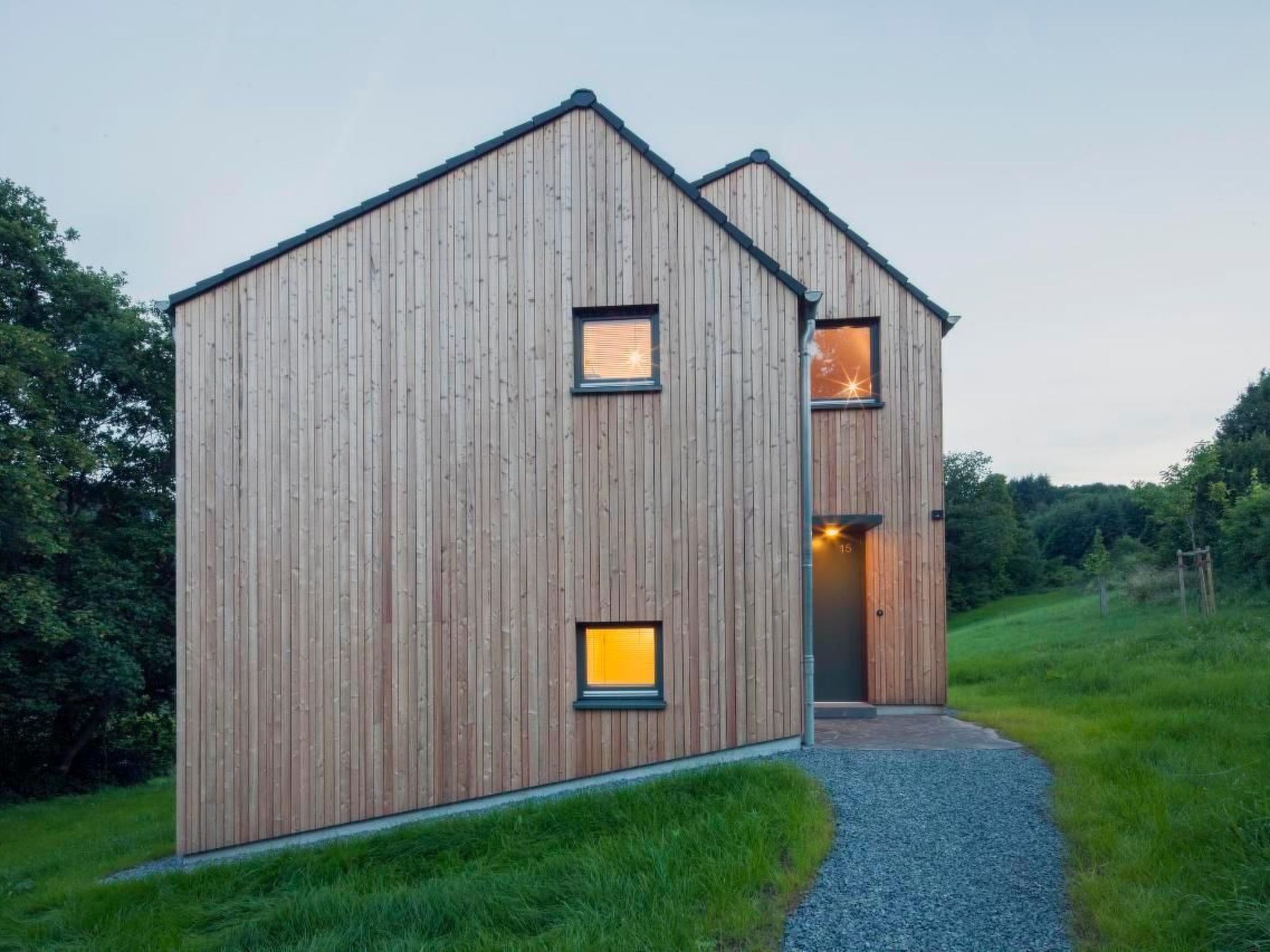Moderner Holzhausneubau in der Eifel-Binnen