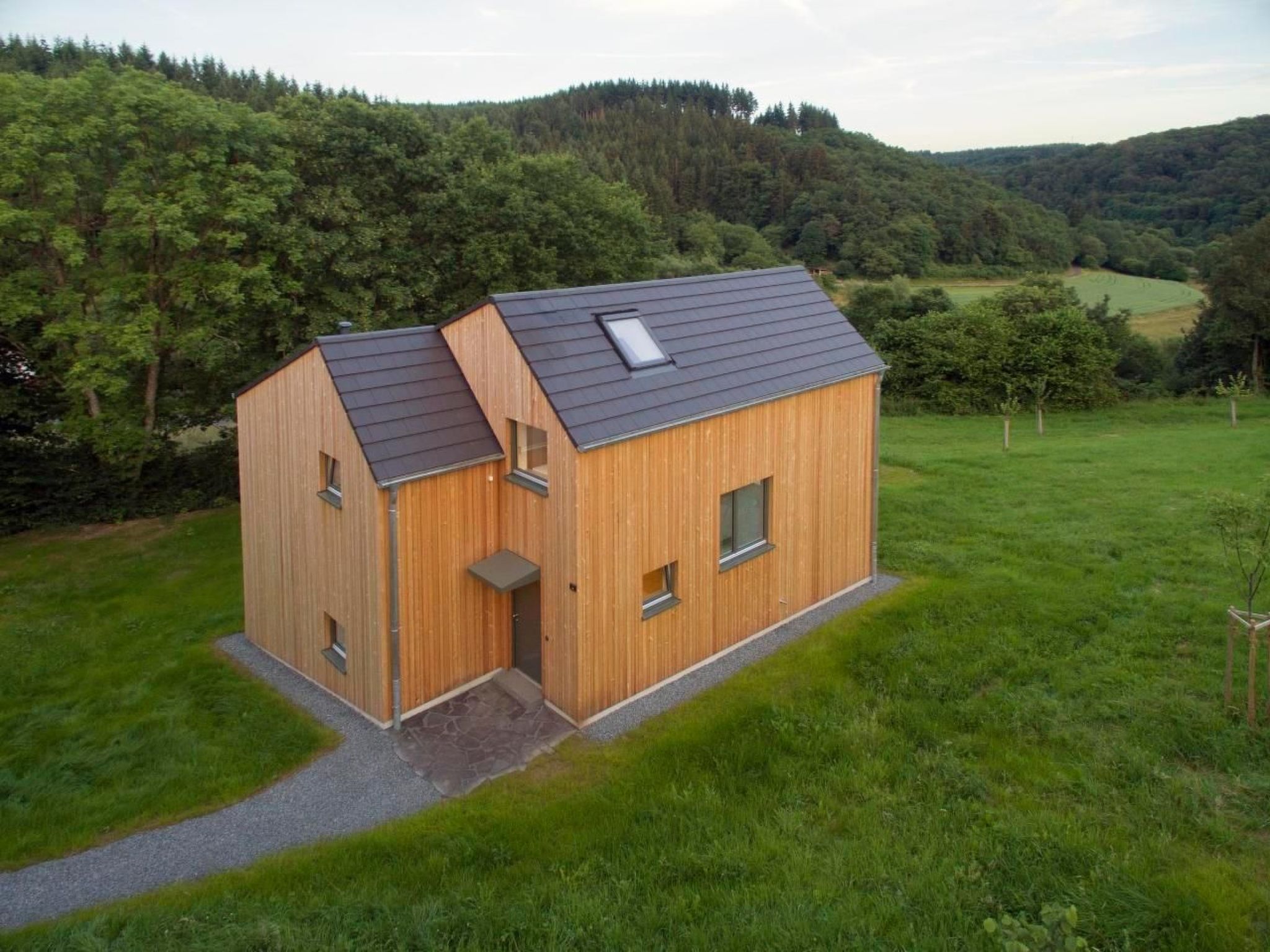 Moderner Holzhausneubau in der Eifel-Binnen
