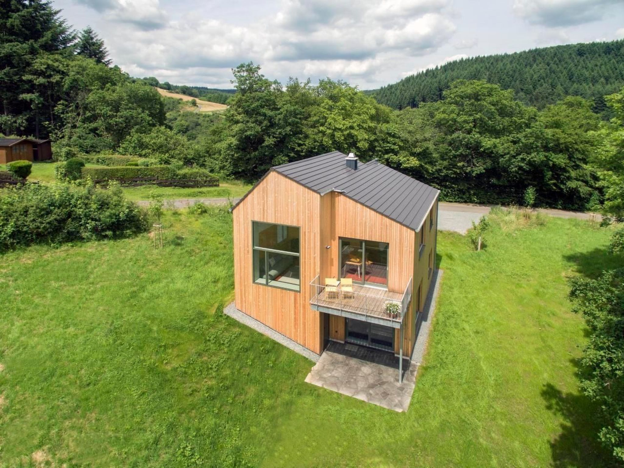 Moderner Holzhausneubau in der Eifel-Binnen