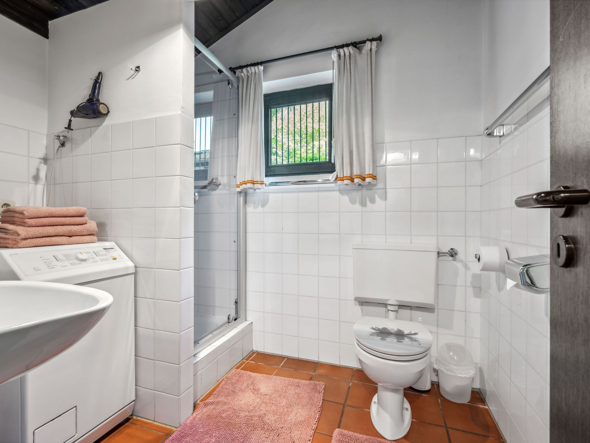 George Countryhouse-Image-tags.info