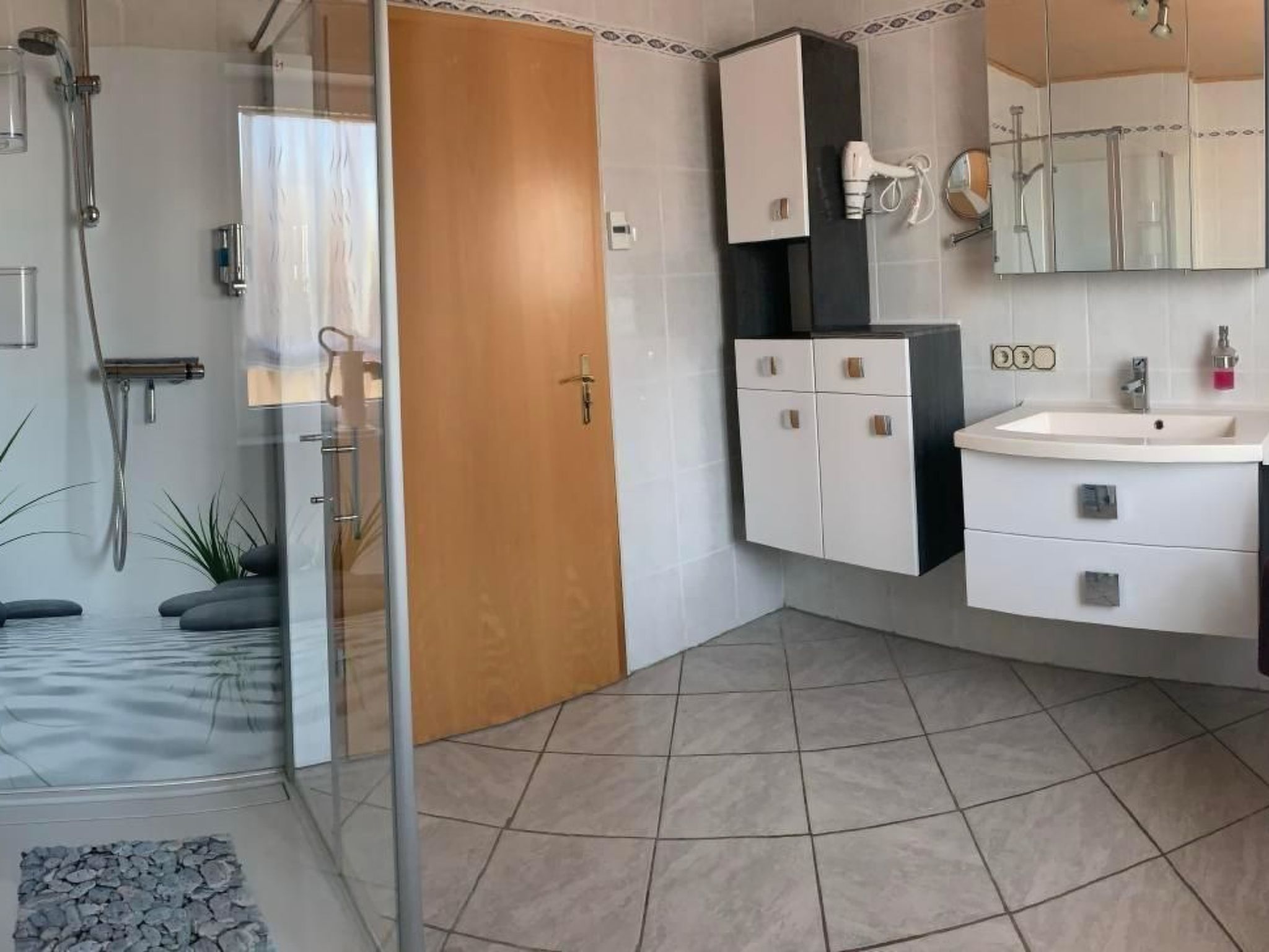 Wohnung mit Terrasse-Drinnen