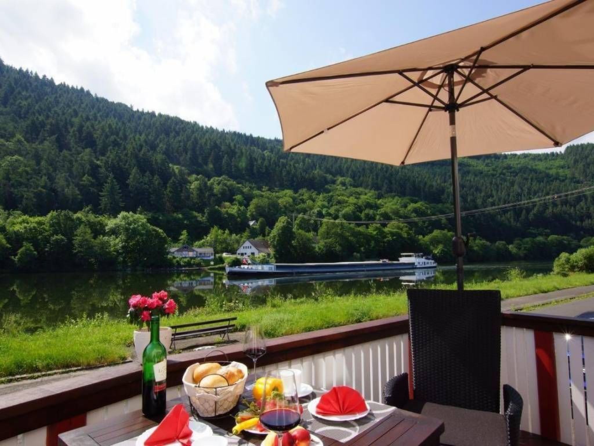 Altes Fährhaus anno 1 6 3 3 - Traumferienwohnung in exponierter Moselufer-Lage-Image-tags.info