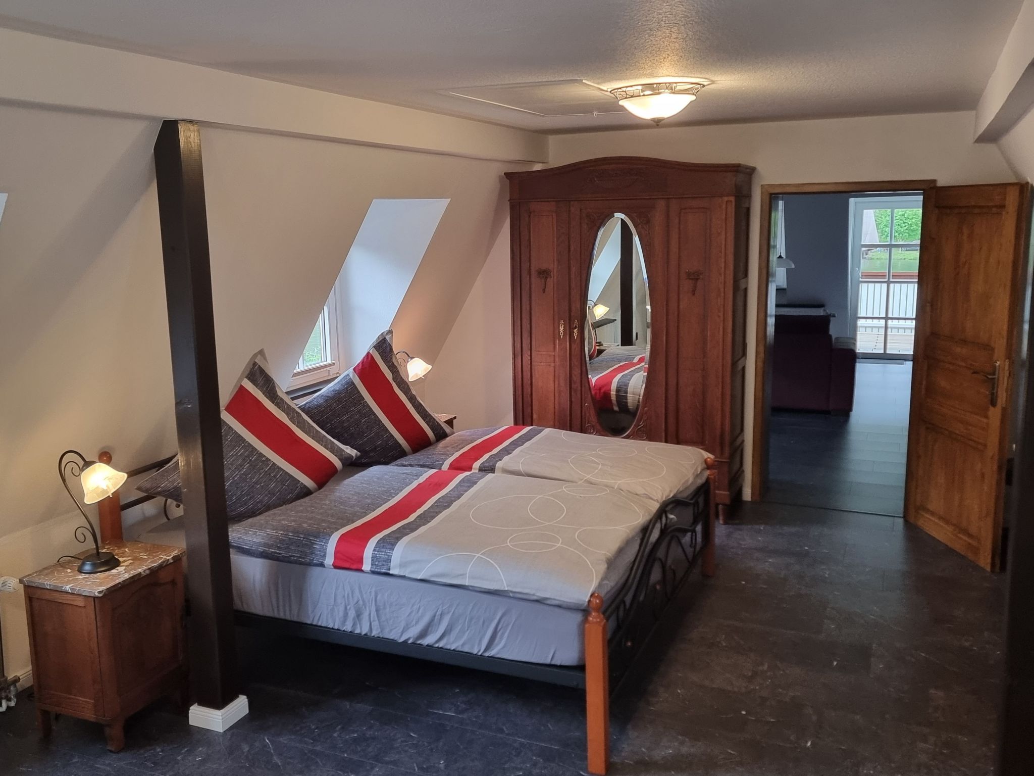 Moselschiefer-Traumferienwohnung am Moselufer-Binnen