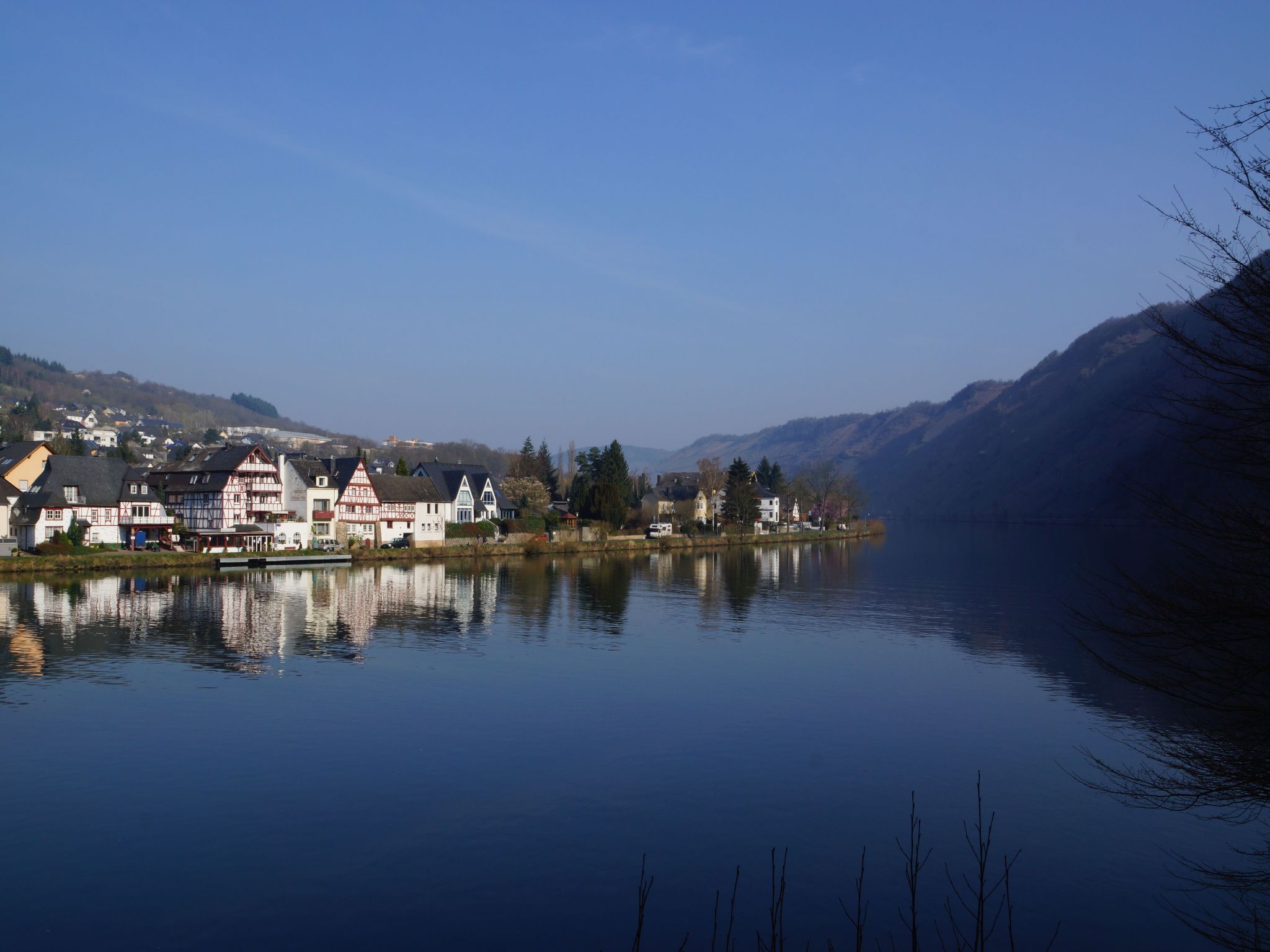 Moselschiefer-Traumferienwohnung am Moselufer-Binnen