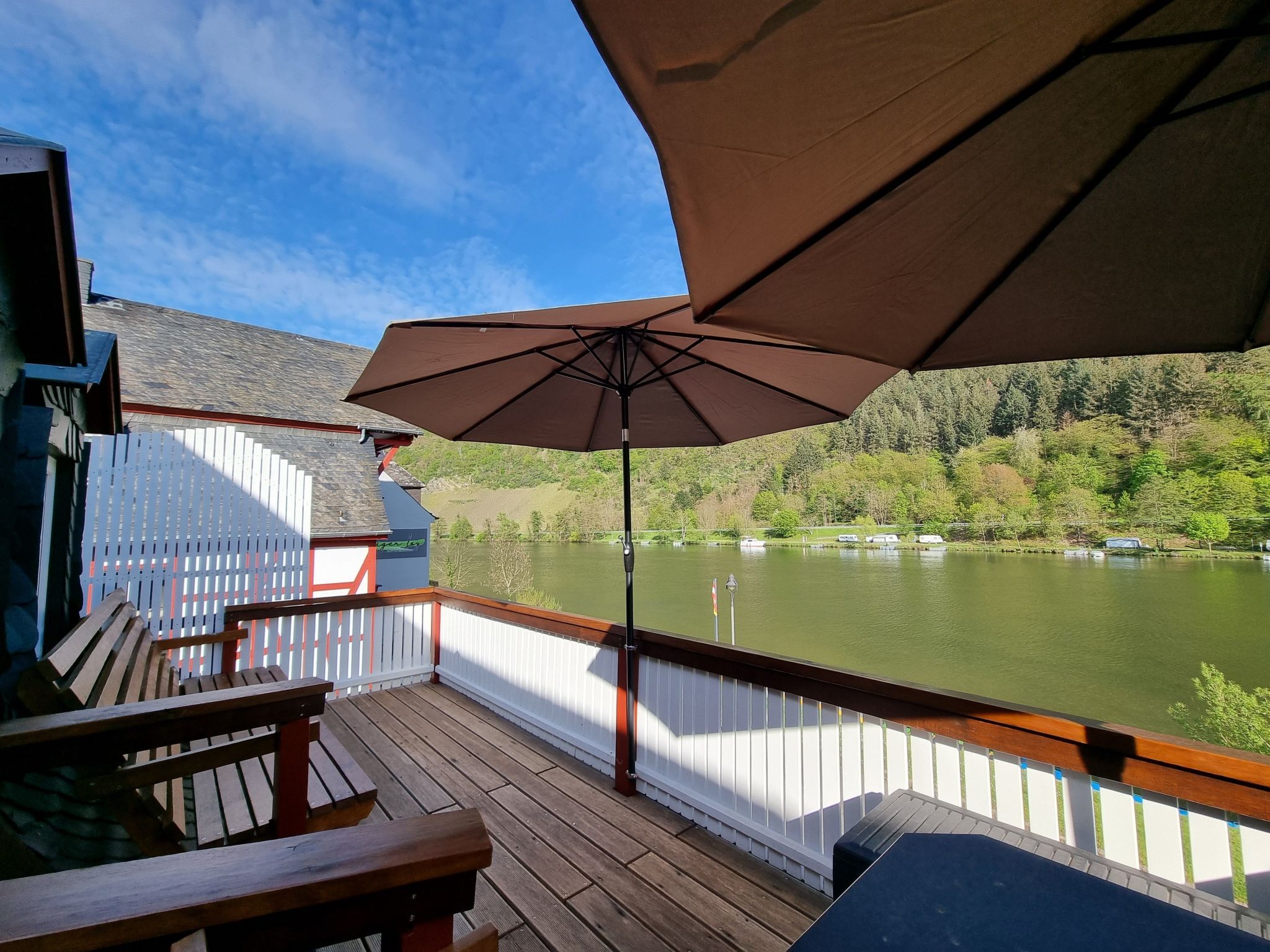 Moselschiefer-Traumferienwohnung am Moselufer-Binnen