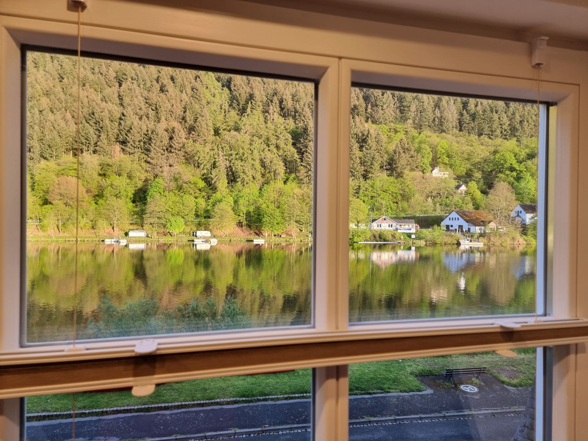 Moselschiefer-Traumferienwohnung am Moselufer-Binnen