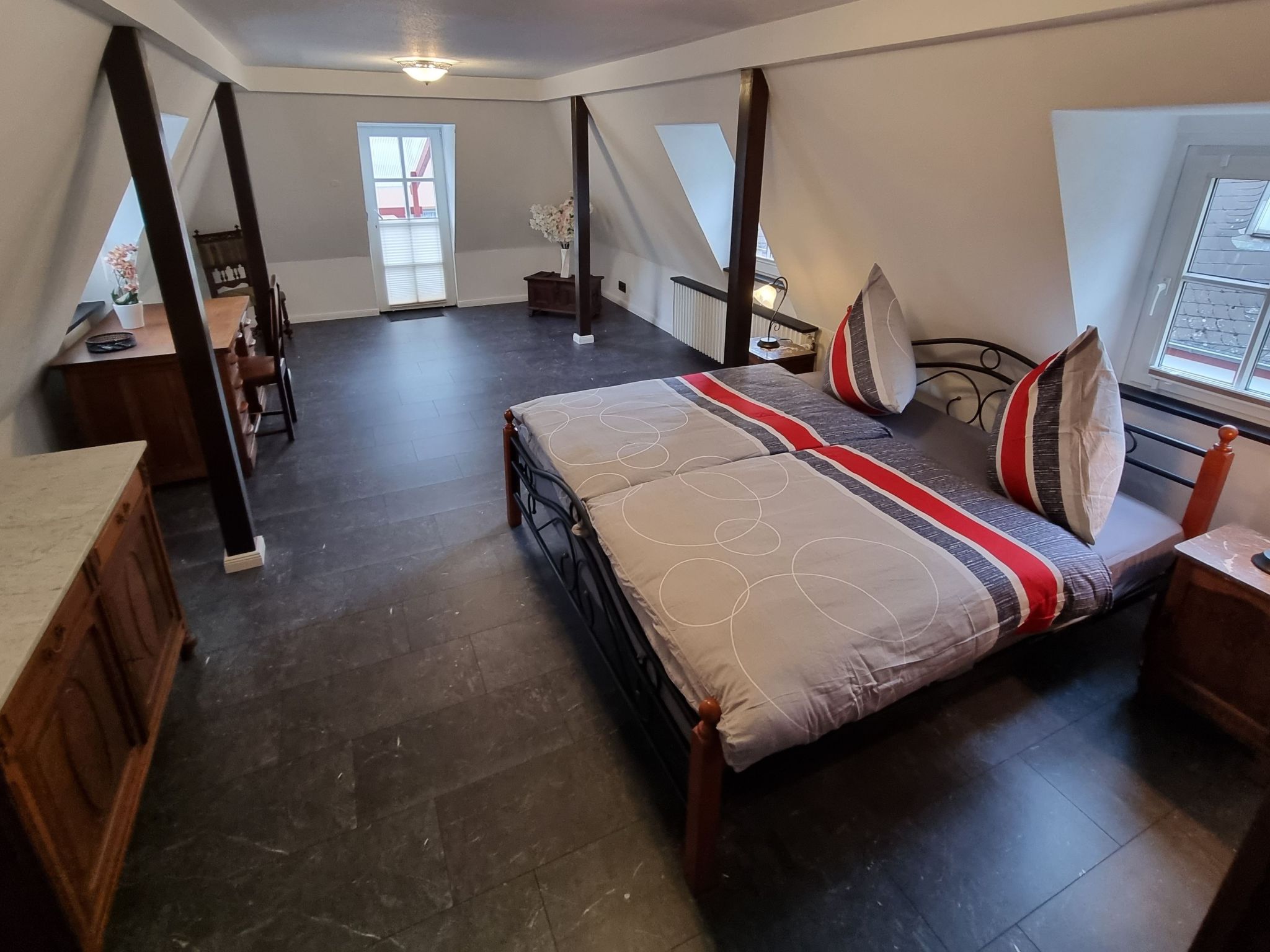 Moselschiefer-Traumferienwohnung am Moselufer-Binnen