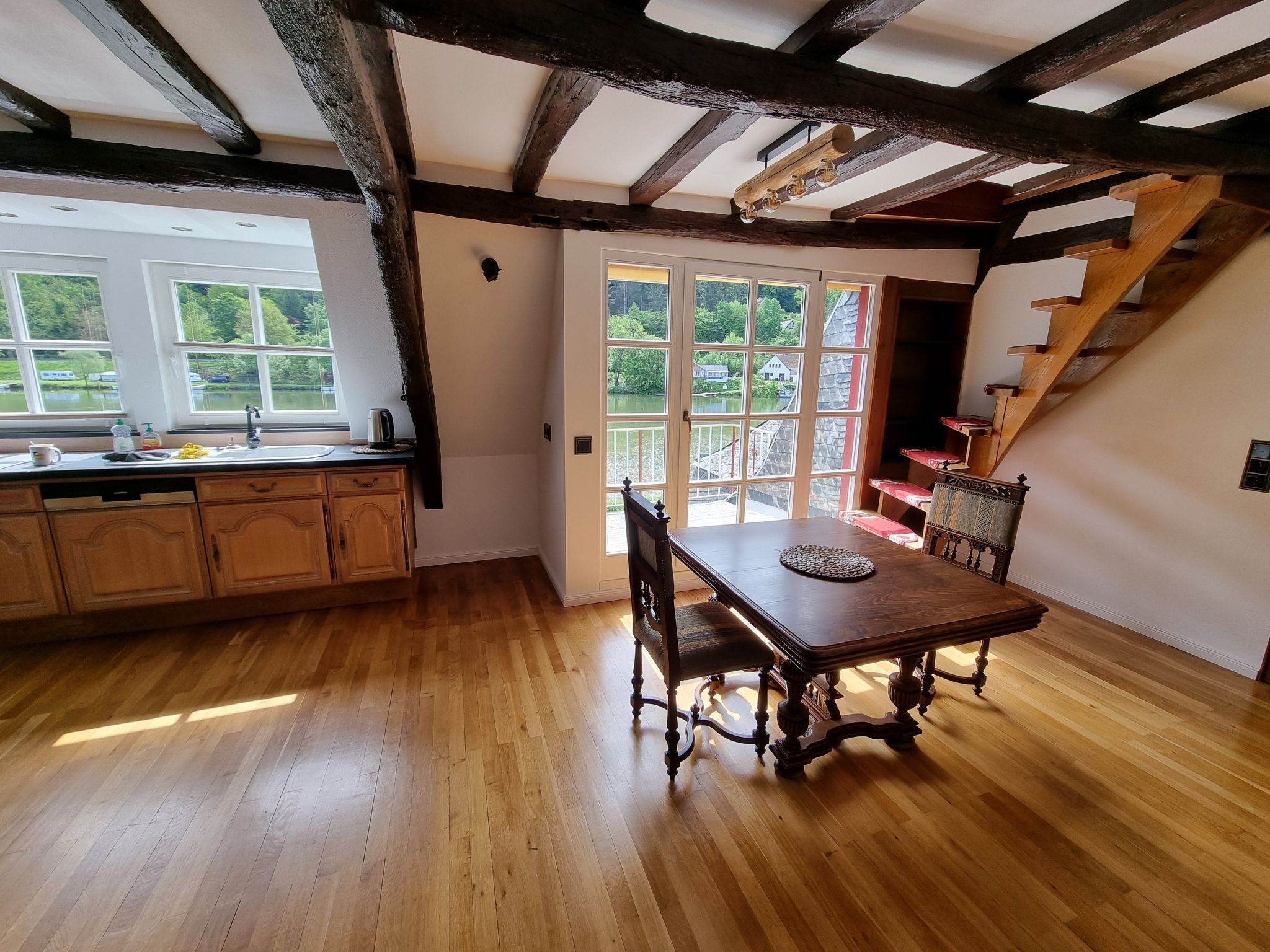 Moselschiefer-Traumferienwohnung am Moselufer-Binnen