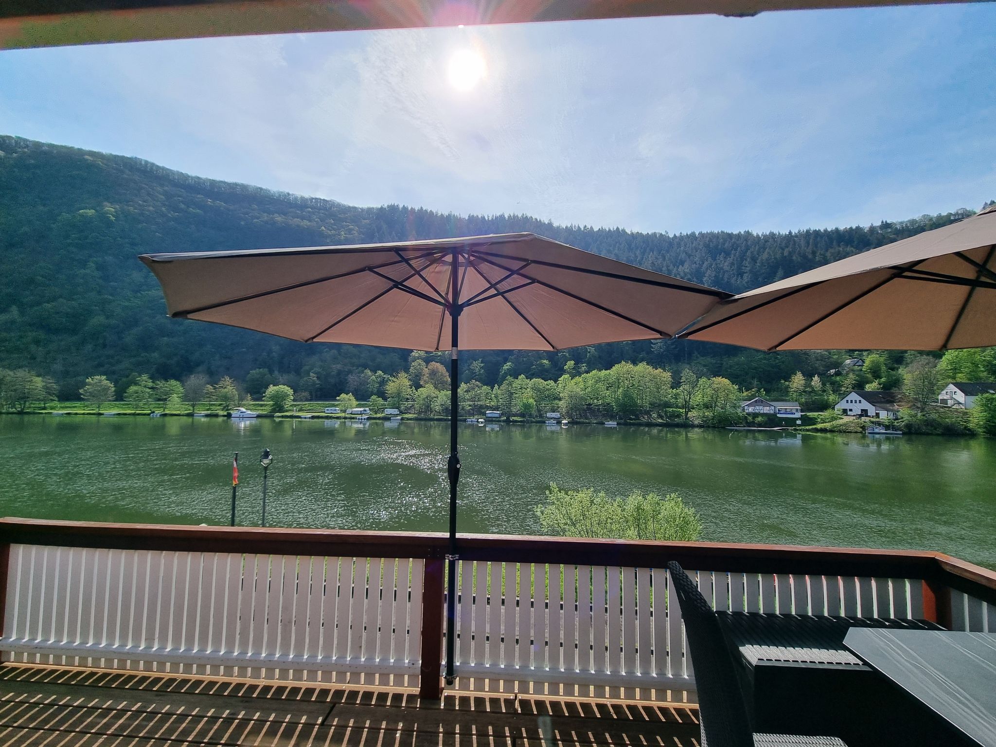 Moselschiefer-Traumferienwohnung am Moselufer-Binnen