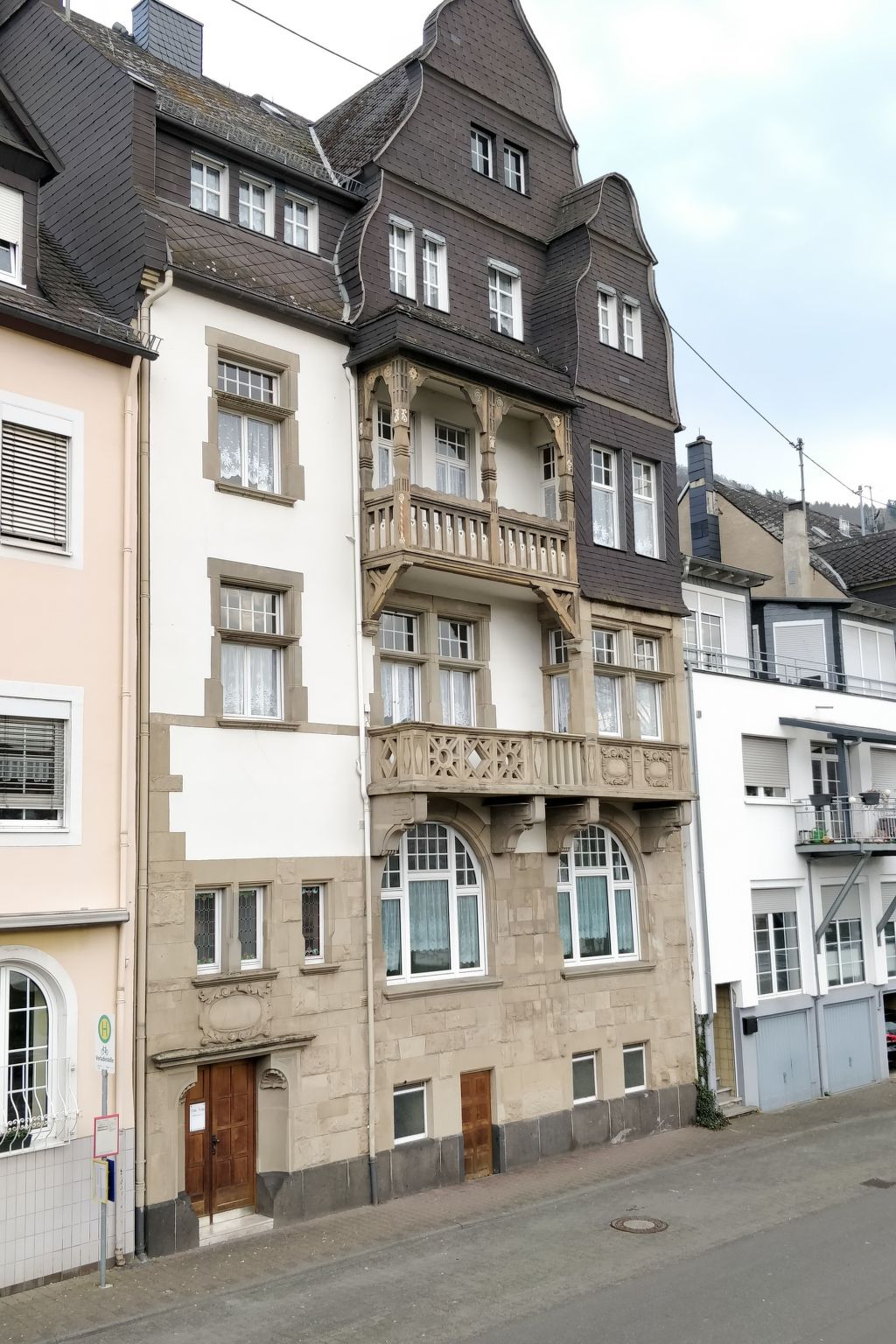 Wohnung in einem historischen Gebäude mit Balkon und Blick auf die Mosel