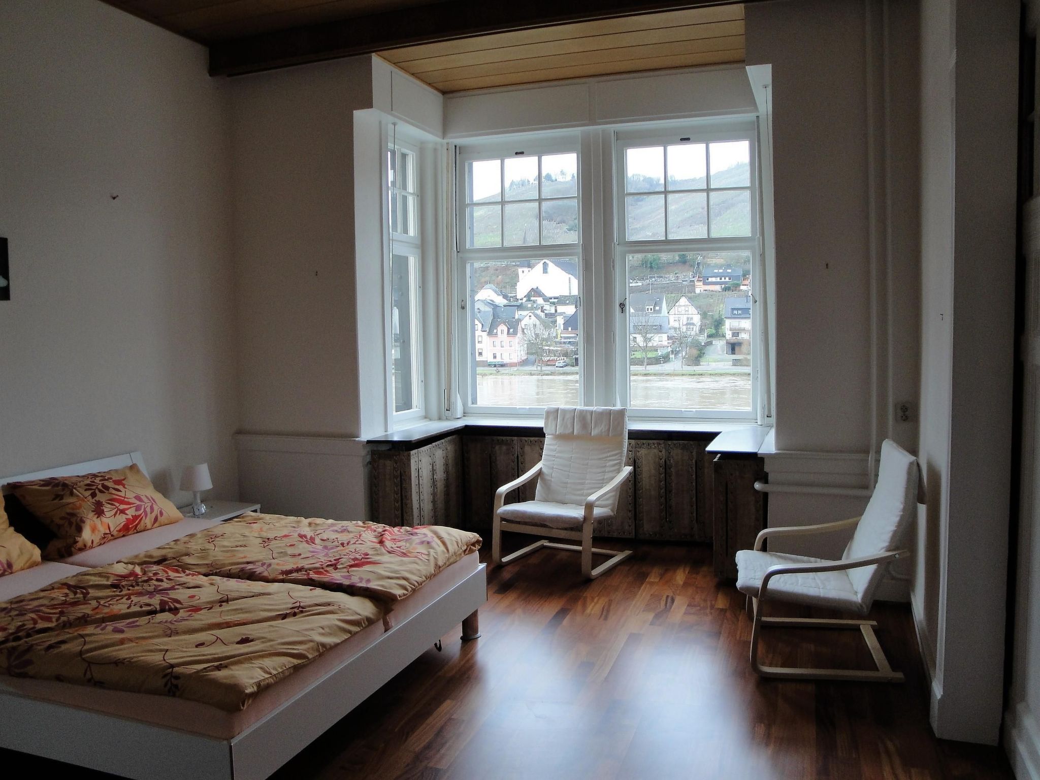 Wohnung in einem historischen Gebäude mit Balkon und Blick auf die Mosel-Image-tags.info