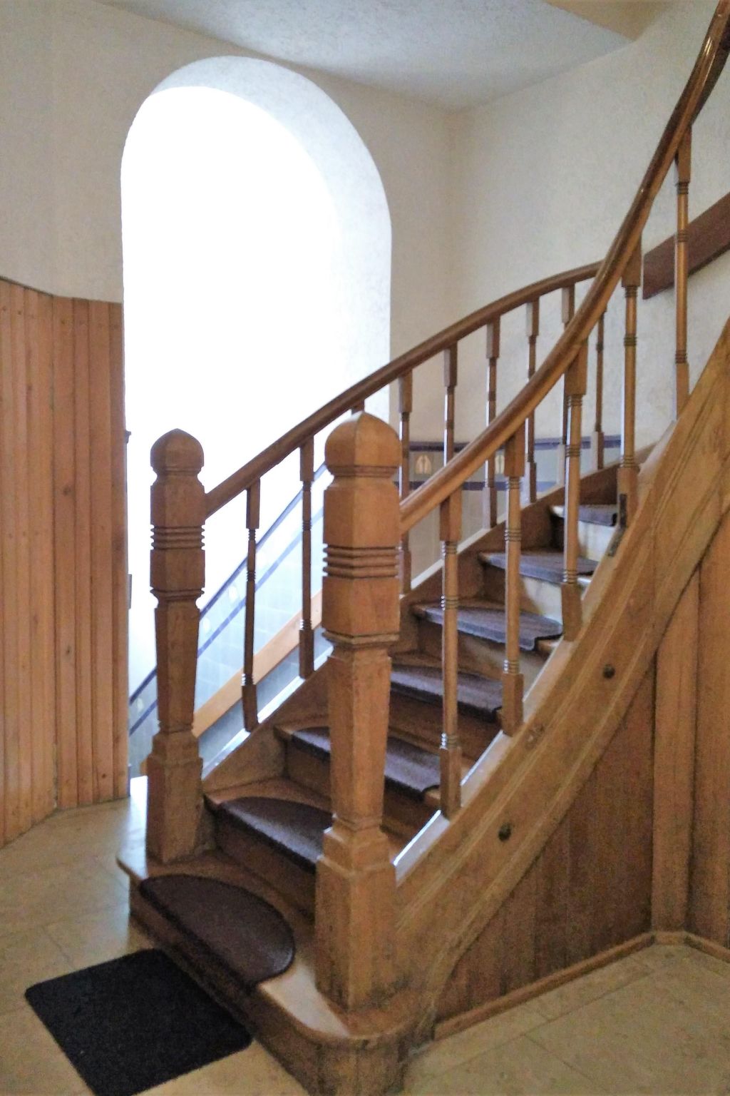 Wohnung in einem historischen Gebäude mit Balkon und Blick auf die Mosel-Image-tags.info