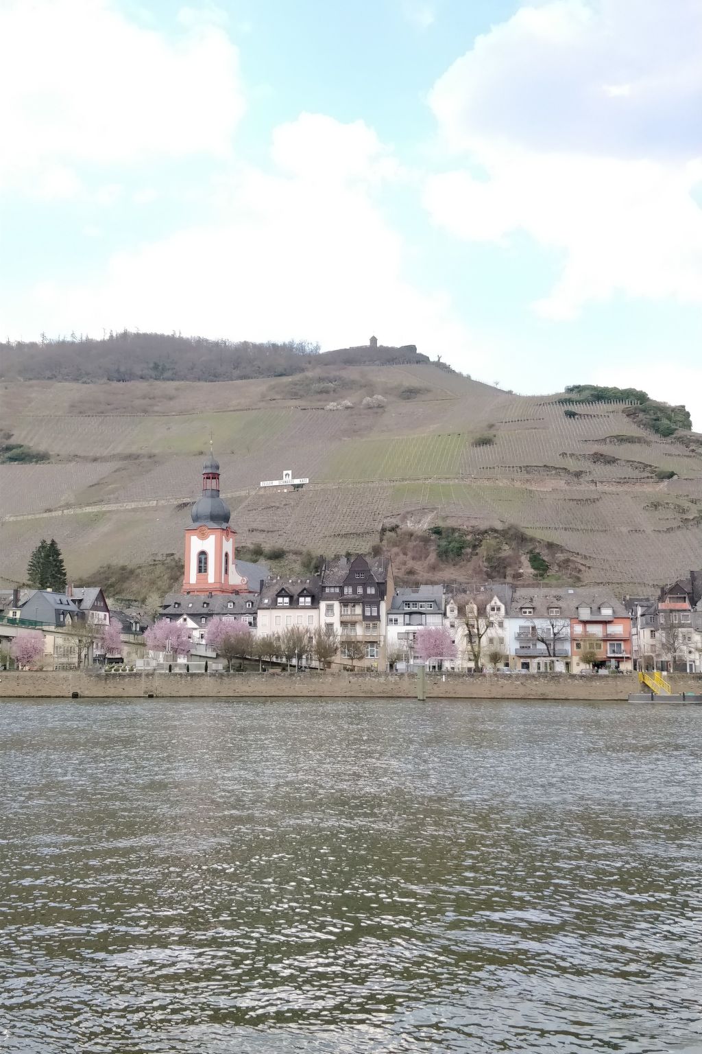 Wohnung in einem historischen Gebäude mit Balkon und Blick auf die Mosel-Image-tags.info