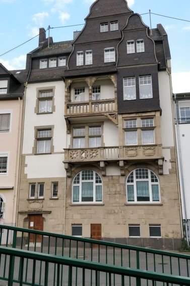 Wohnung In Einem Historischen Gebäude Mit Balkon Und Blick Auf Die Mosel - Pünderich