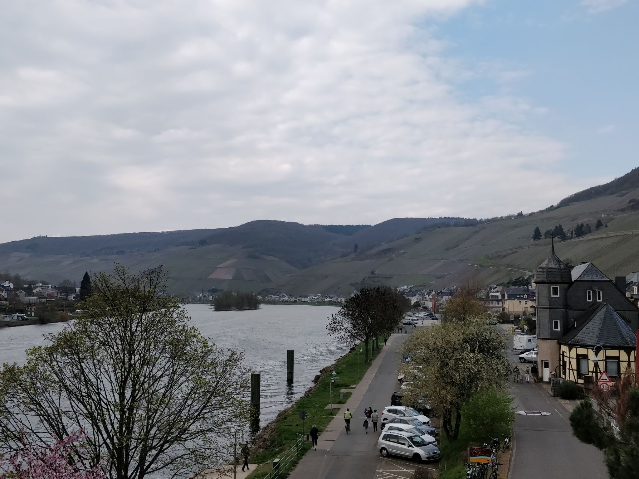 Wohnung in einem historischen Gebäude mit Balkon und Blick auf die Mosel-Image-tags.info
