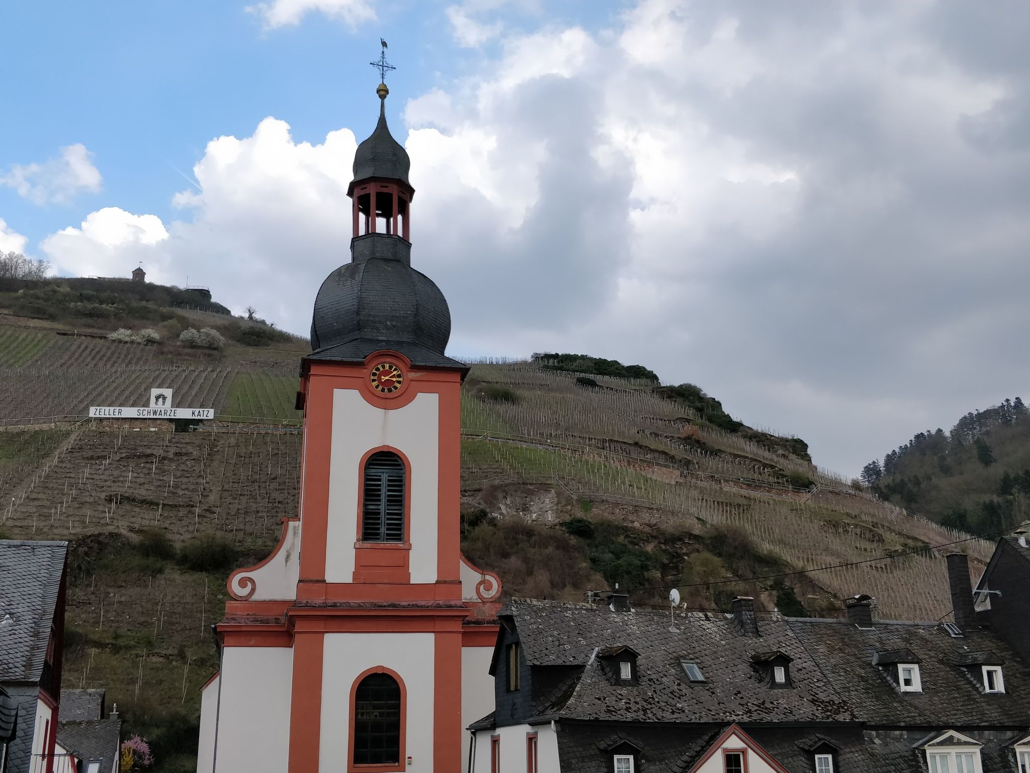 Wohnung in einem historischen Gebäude mit Balkon und Blick auf die Mosel-Image-tags.info