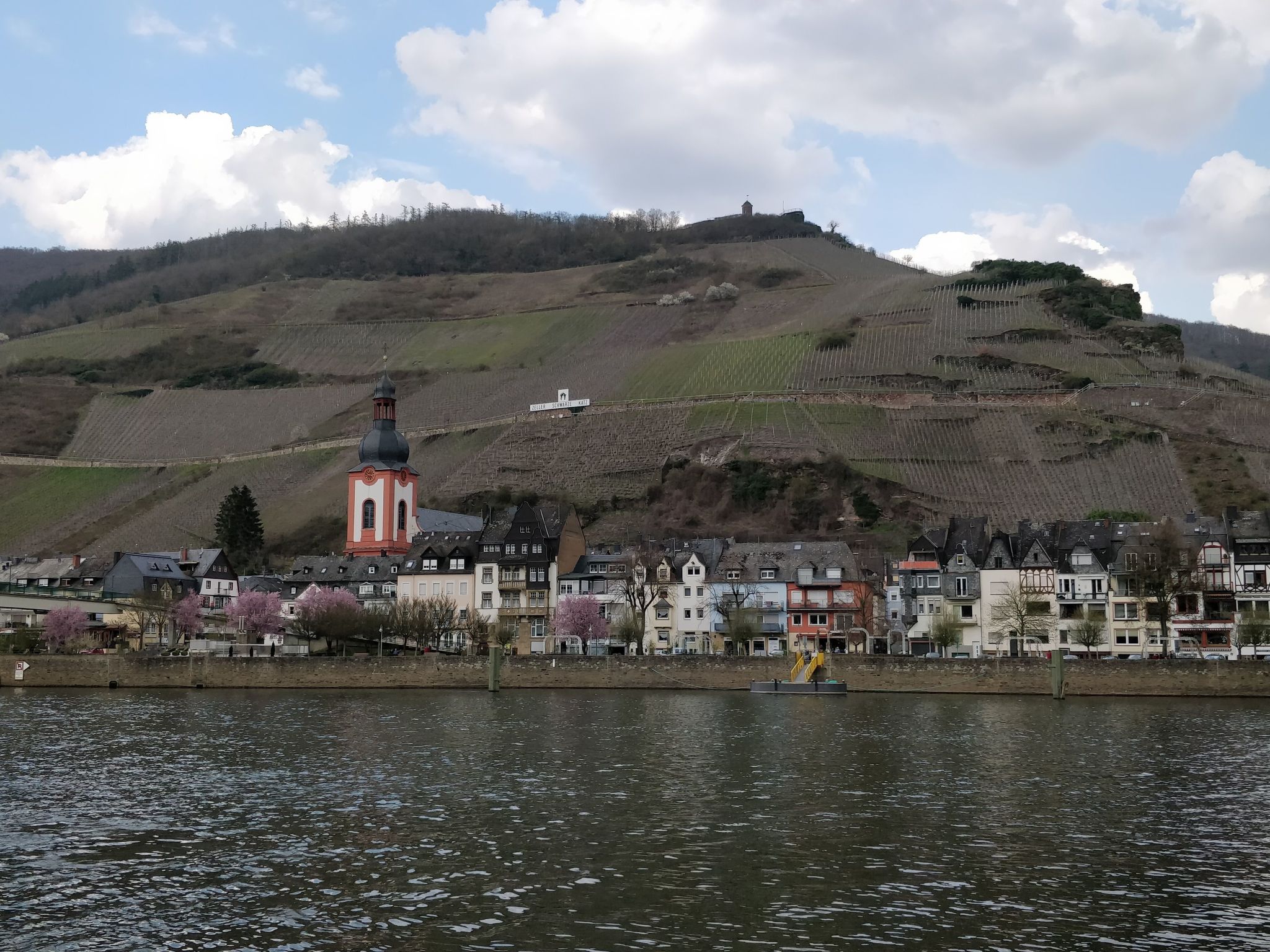 Wohnung in einem historischen Gebäude mit Balkon und Blick auf die Mosel-Image-tags.info