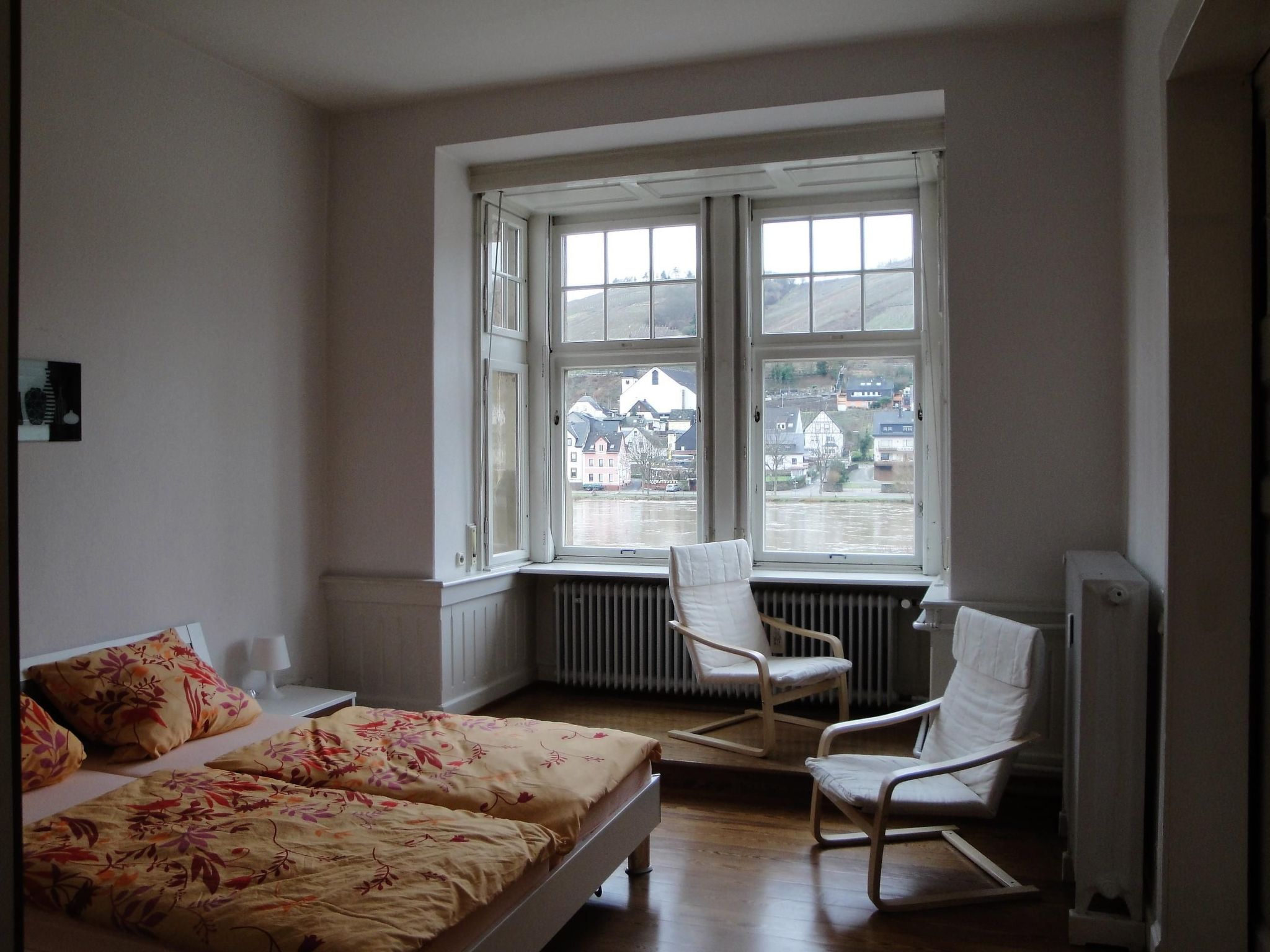 Wohnung in einem historischen Gebäude mit Balkon und Blick auf die Mosel-Image-tags.info