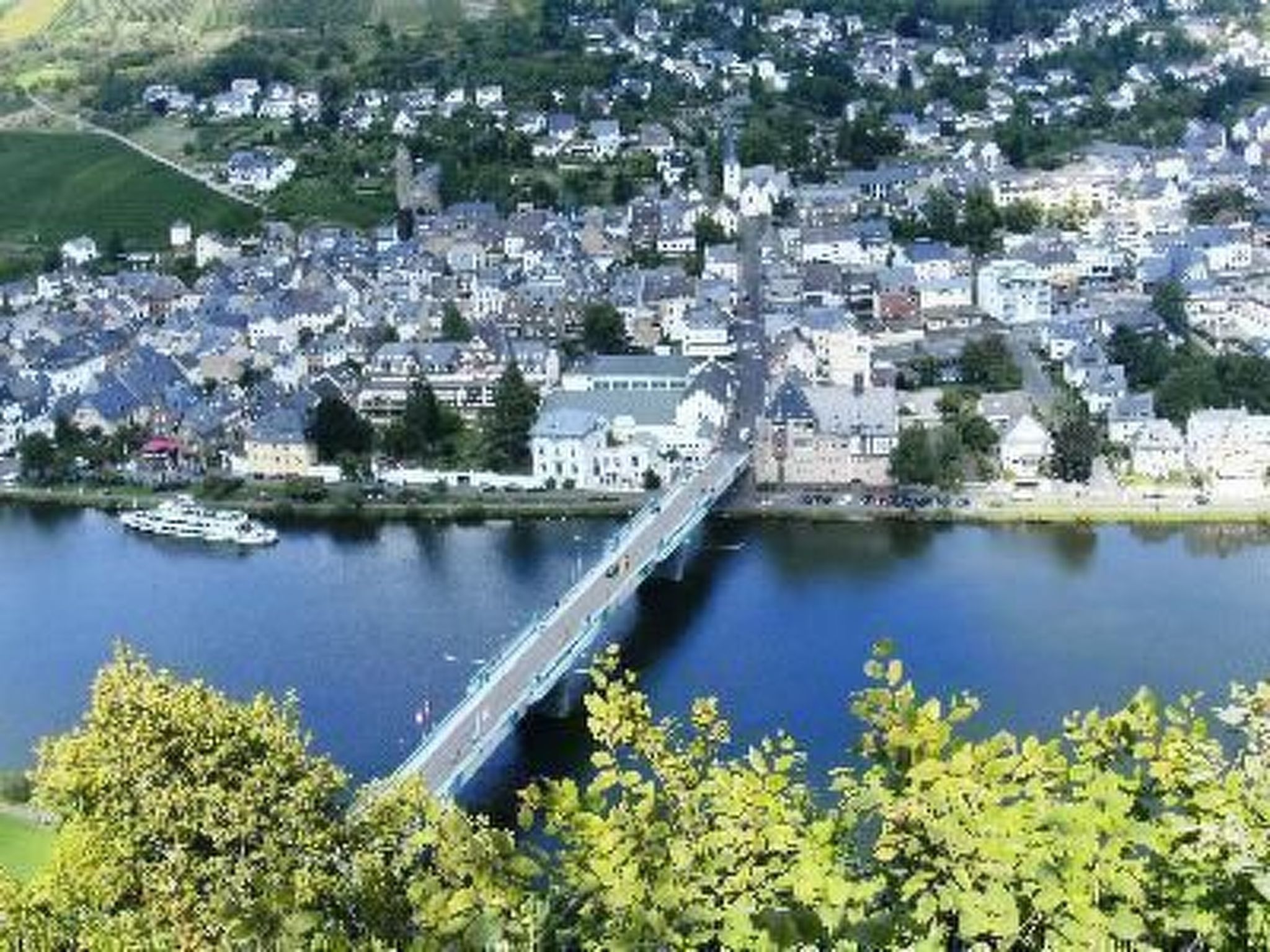 Am Moselufer-Image-tags.info