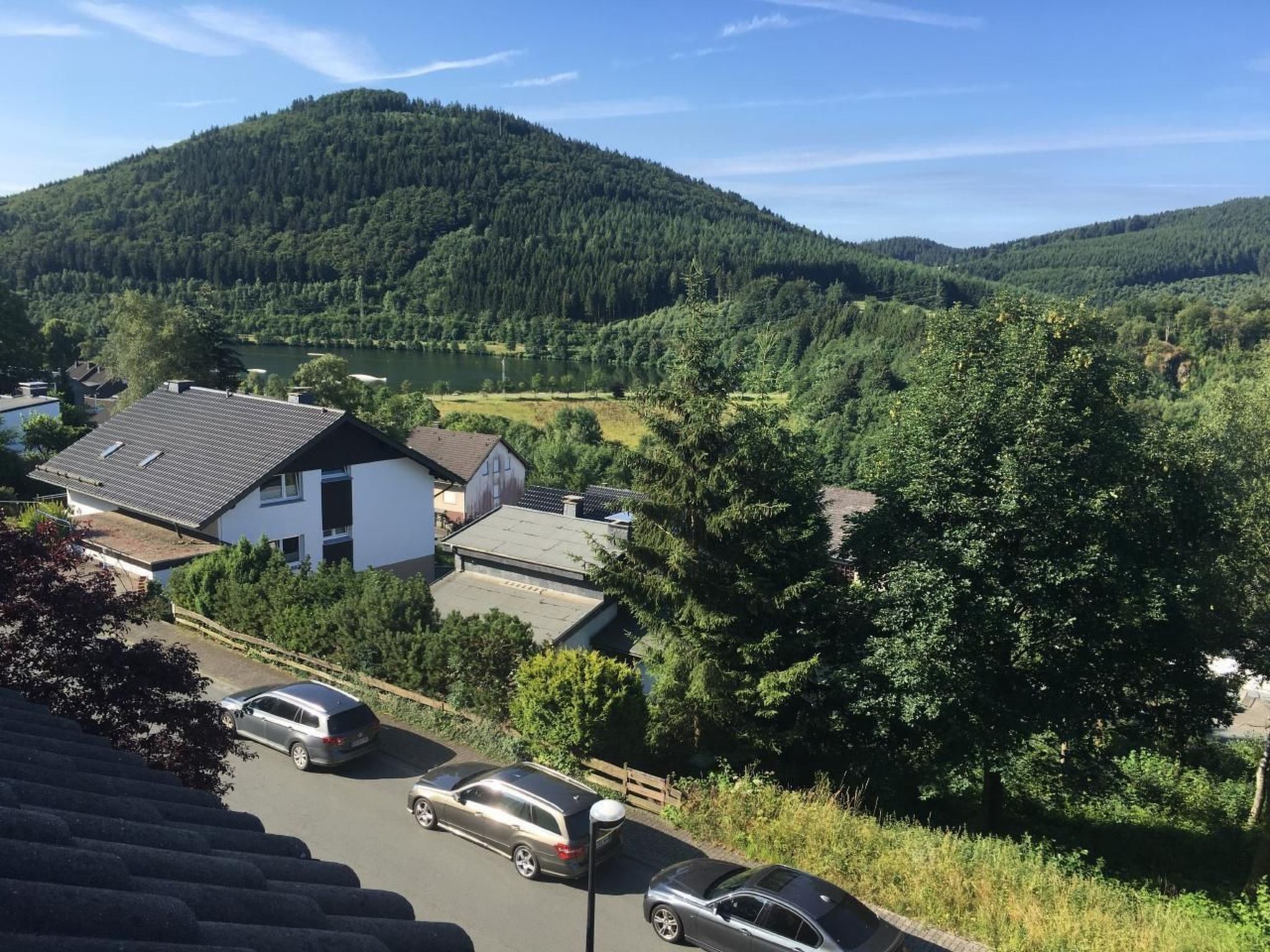 Berg- und Seeblick am Hillebachsee-Binnen