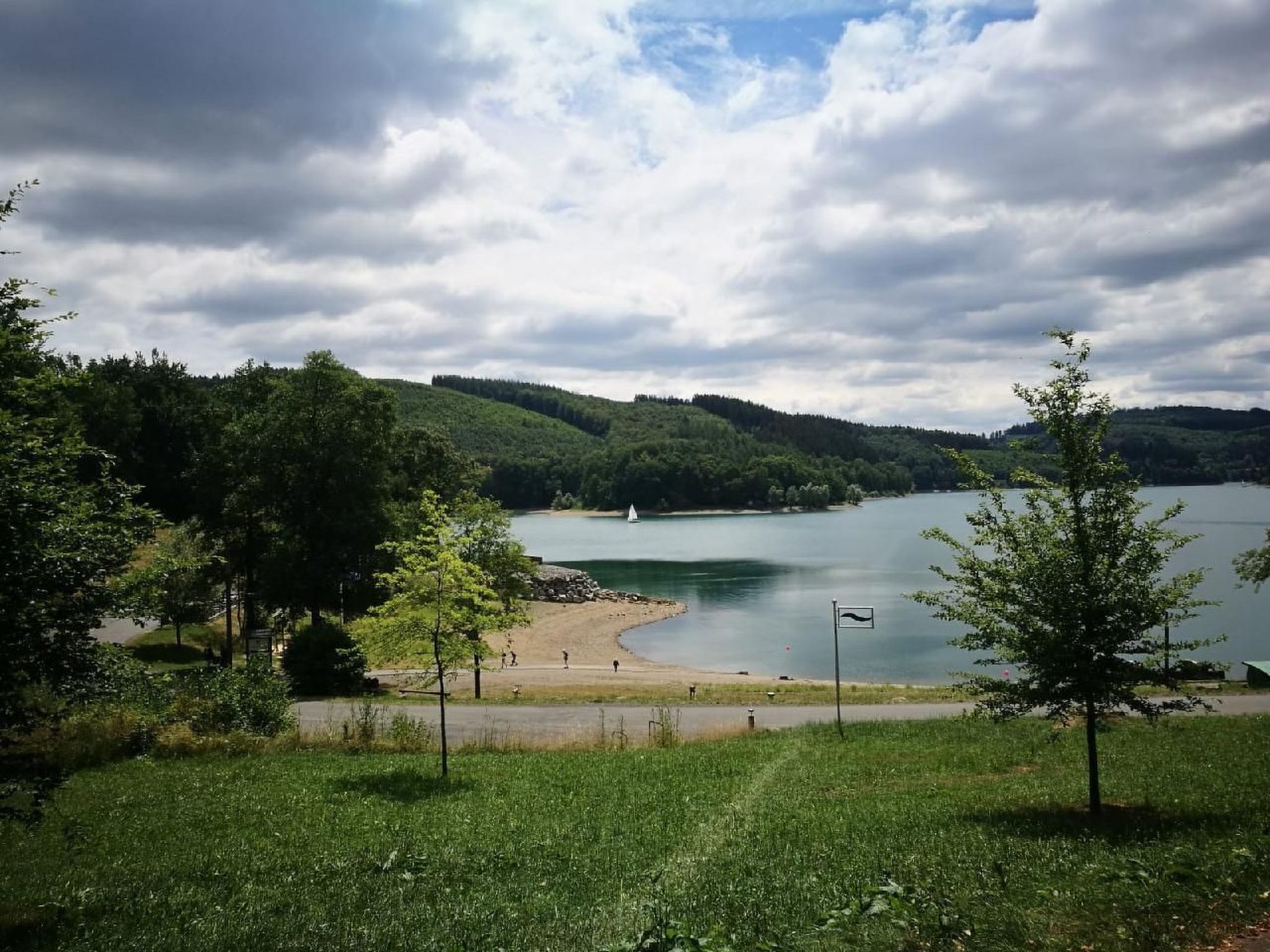 Berg- und Seeblick am Hillebachsee-Binnen