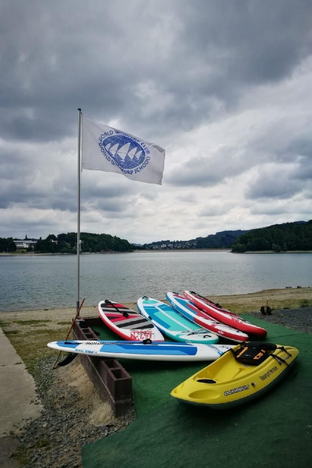 Berg- und Seeblick am Hillebachsee-Binnen