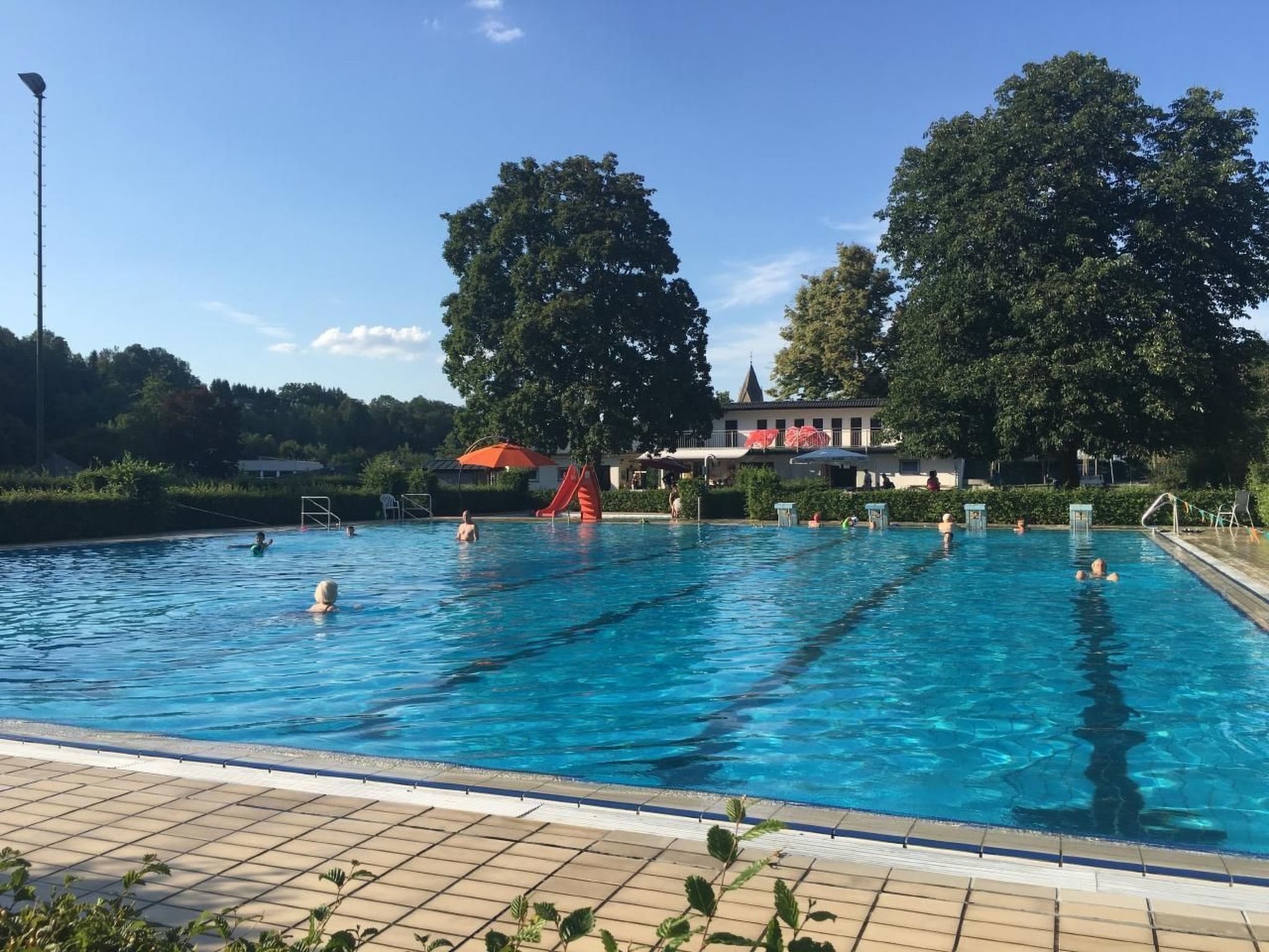 Berg- und Seeblick am Hillebachsee-Binnen