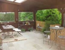 Große, hundefreundliche Ferienwohnung mit großer Terrasse in Flussnähe