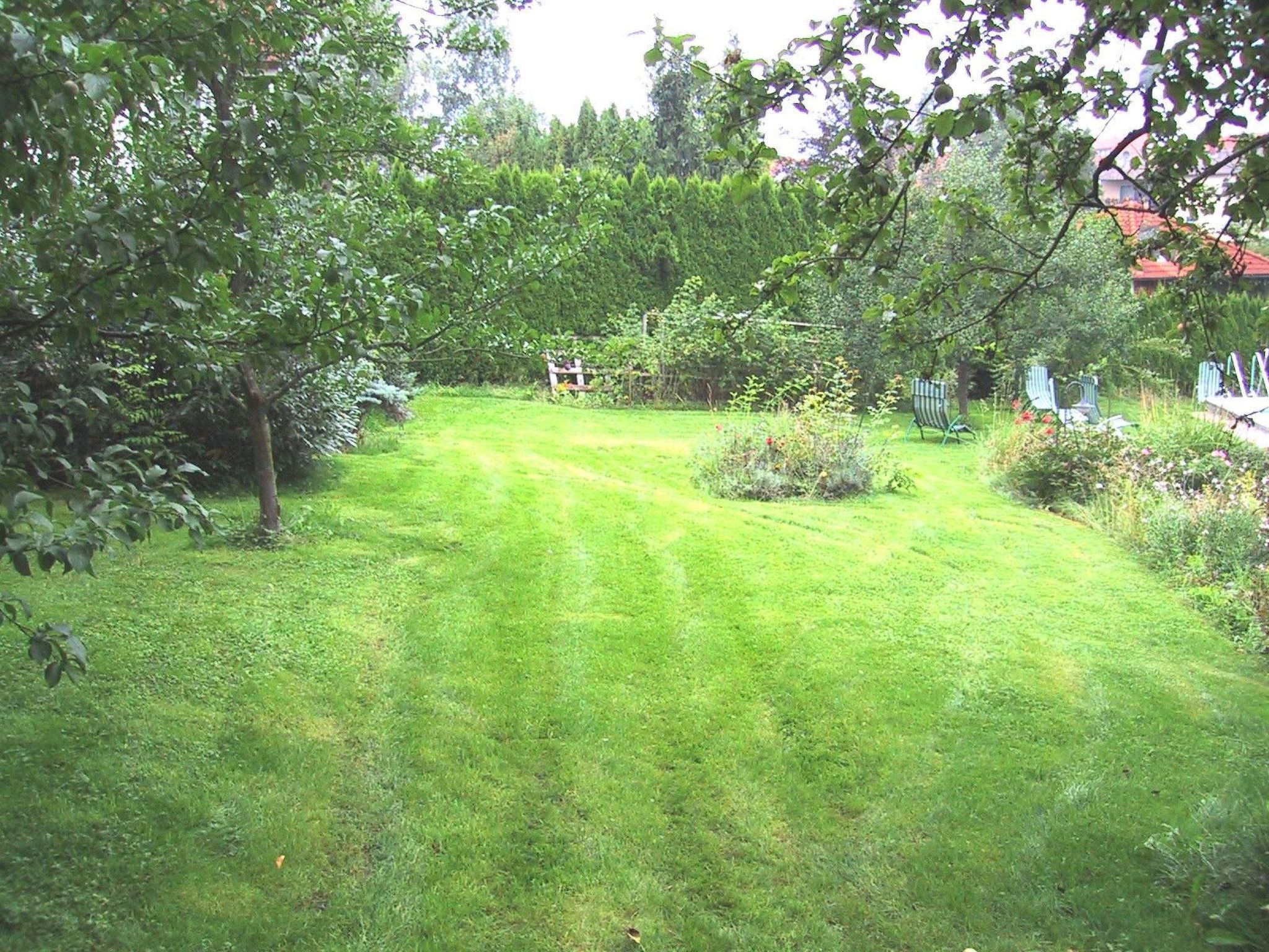 Mit großem Garten und Gemeinschaftspool-Binnen