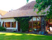 in Bernsfeld mit großem Garten