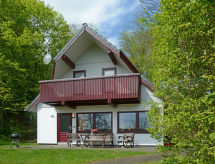 Vakantiehuis met open haard en meerzicht in Kirchheim - thumbnail 1