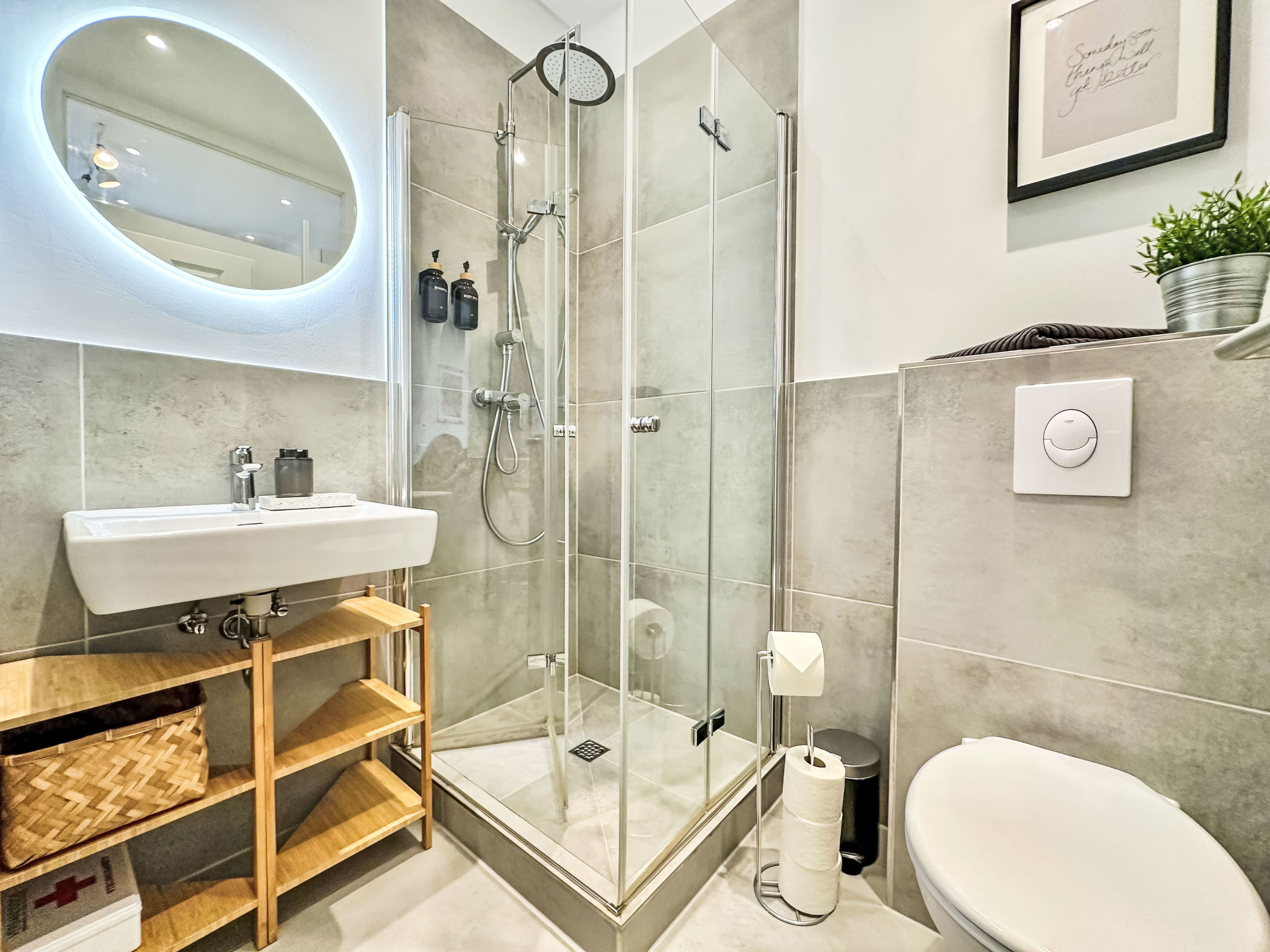 Appartement 250m Rhein - ruhiges Apartement nähe Hbf -K-111- – Salle de bains, photo 9 sur 12