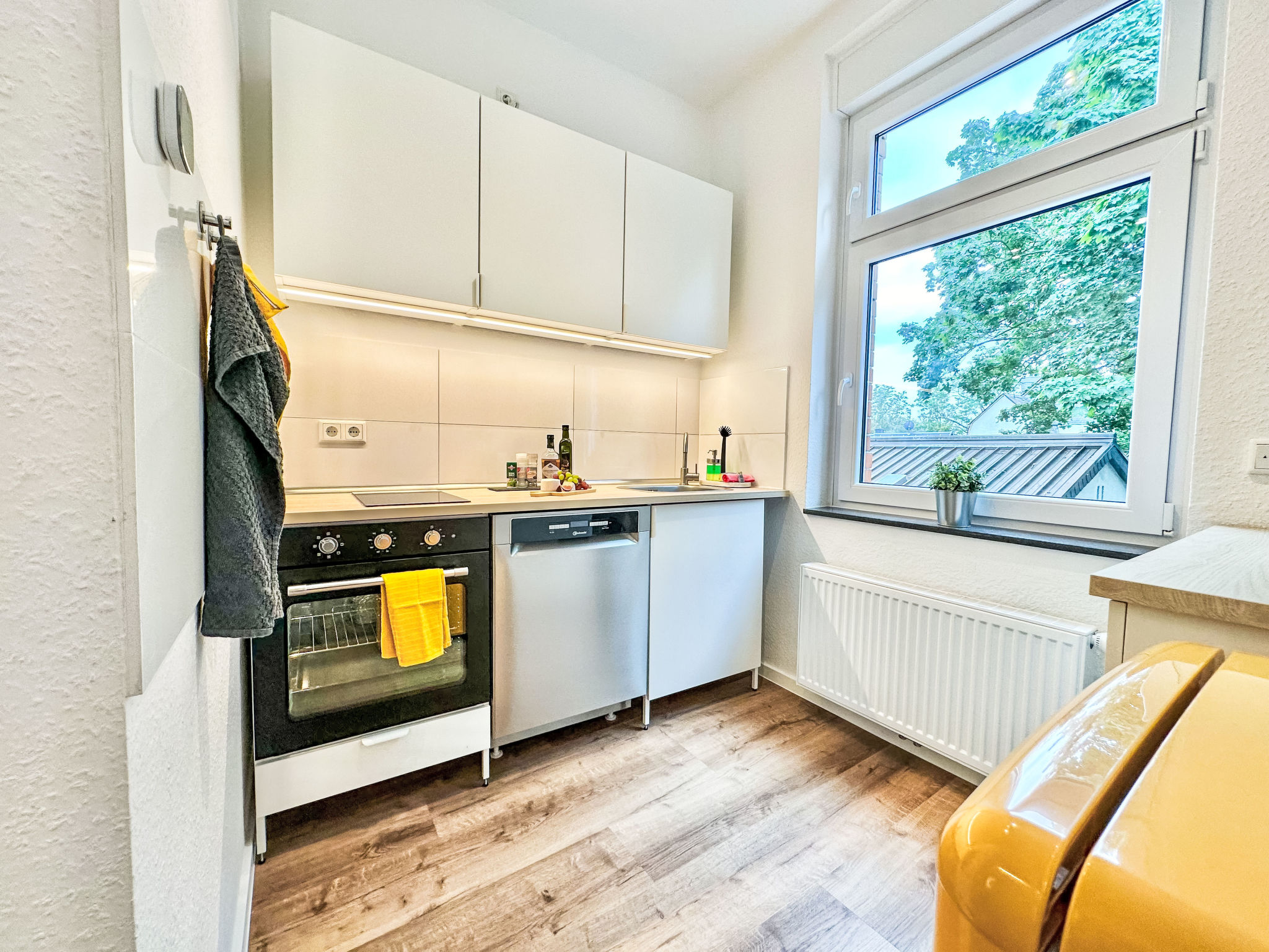 250m Rhein - ruhiges Apartement nähe Hbf -K-111- — Kitchen / Dining Room (5 of 12)