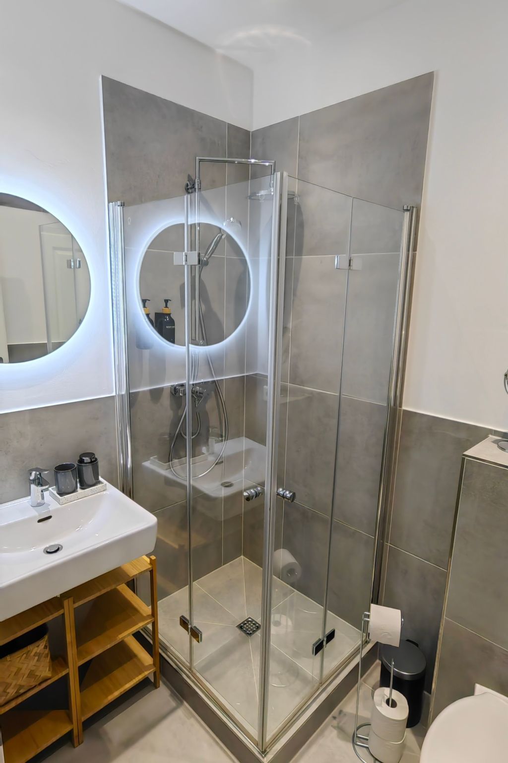 250m Rhein - ruhiges Apartement nähe Hbf -K-111-S-Image-tags.info