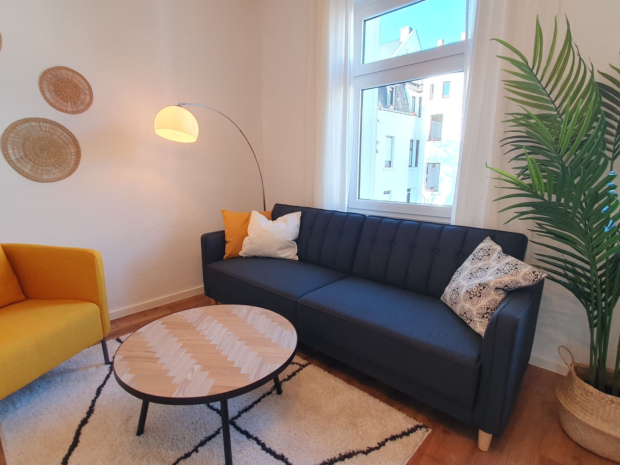 250m Rhein - ruhiges Apartement nähe Hbf -K-111-S-Image-tags.info