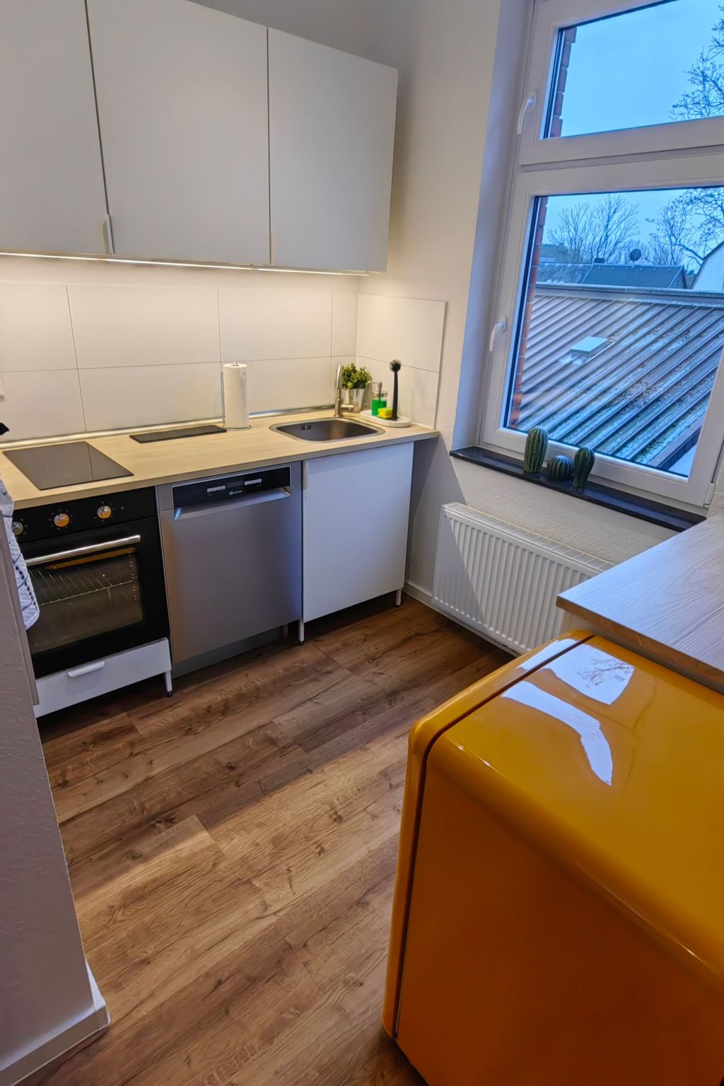 250m Rhein - ruhiges Apartement nähe Hbf -K-111-S-Image-tags.info