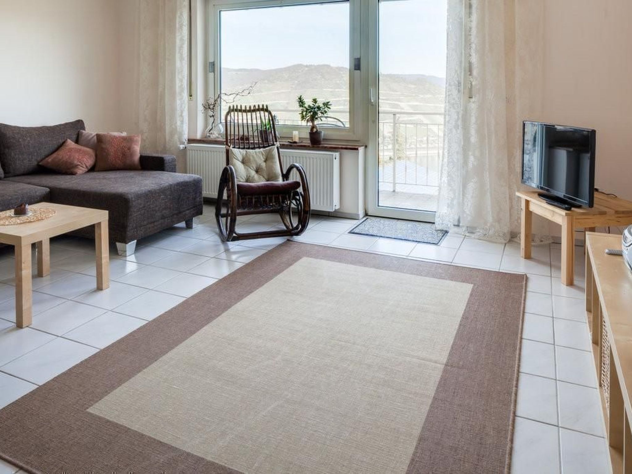 Mit Balkon und Rheinblick-Image-tags.info