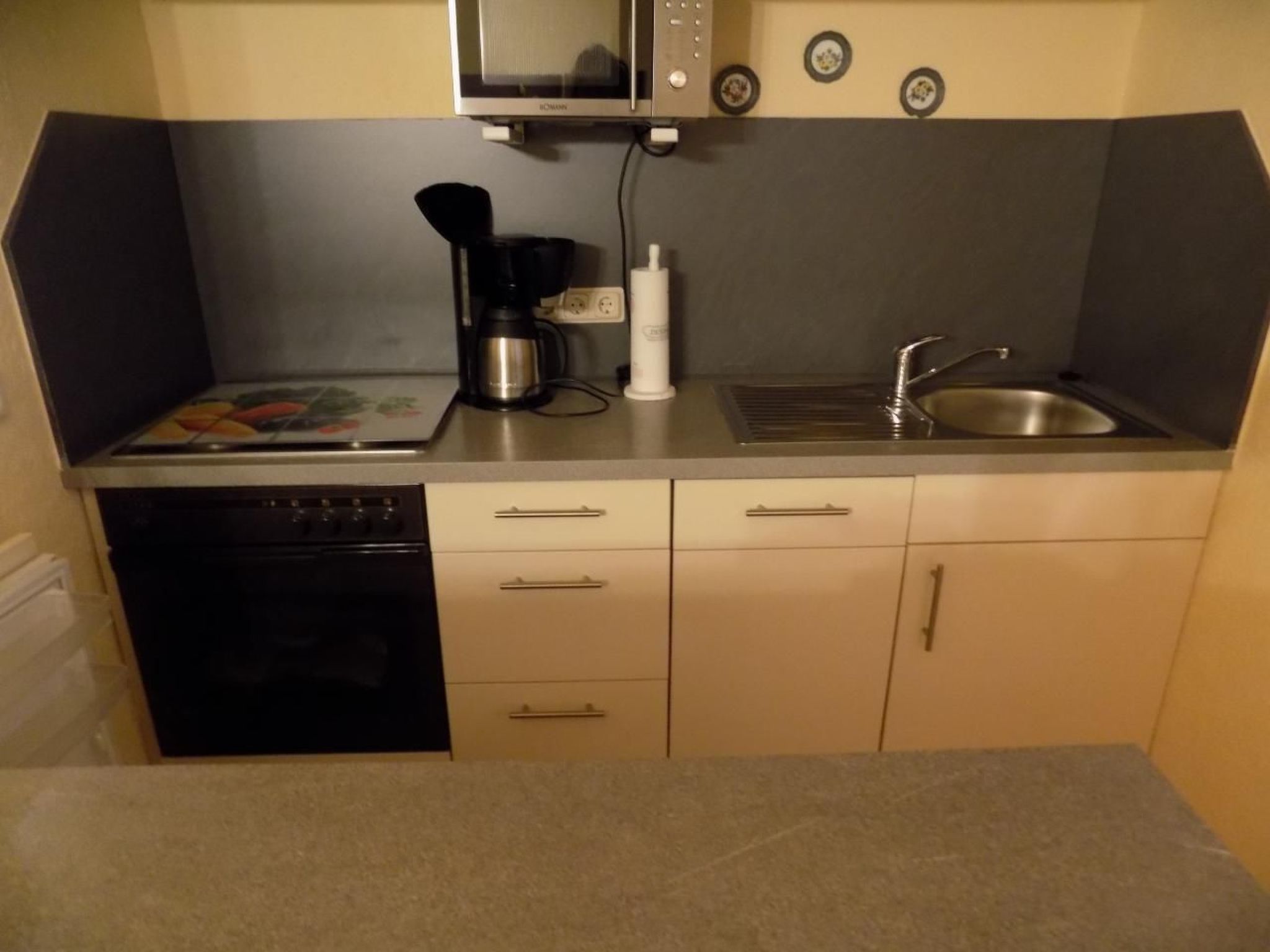 Appartement mit Terrasse, Garten und Grill-Drinnen