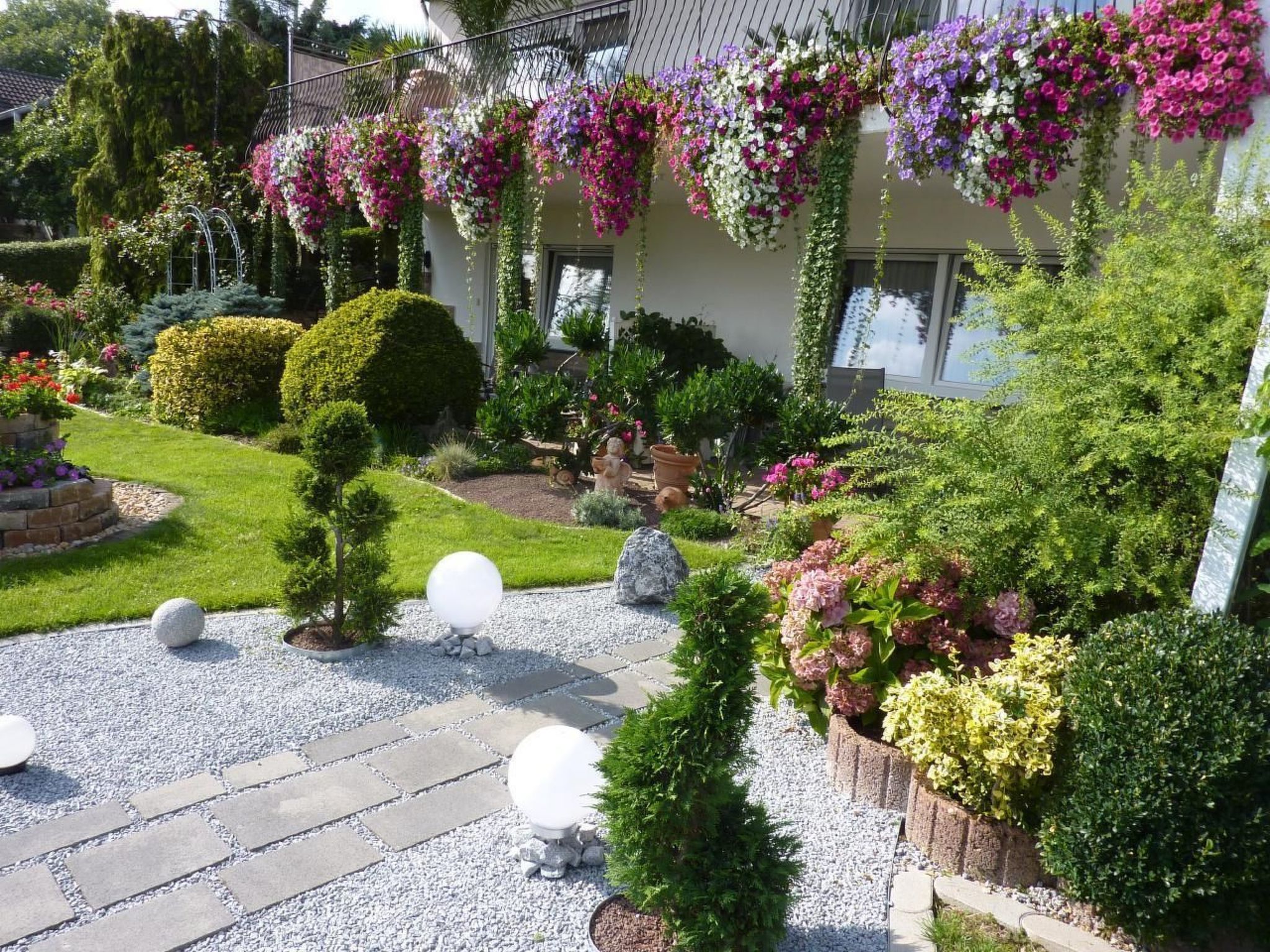 Appartement mit Terrasse, Garten und Grill-Draußen