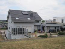 mit Terrasse