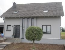 mit Terrasse