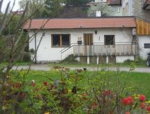 mit Terrasse und Parkplatz