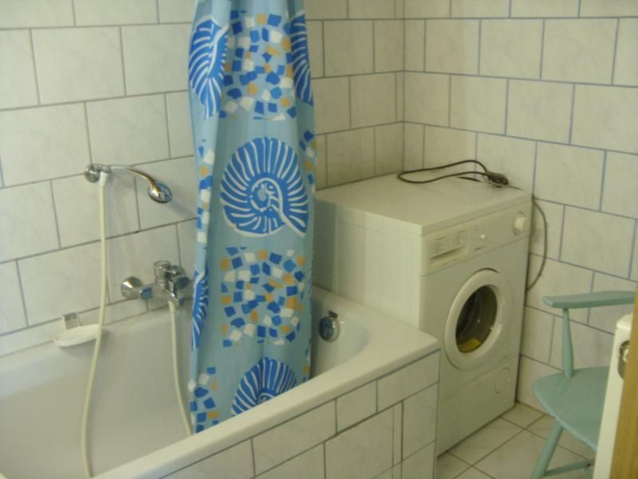 Mit Terrasse und Parkplatz-Binnen