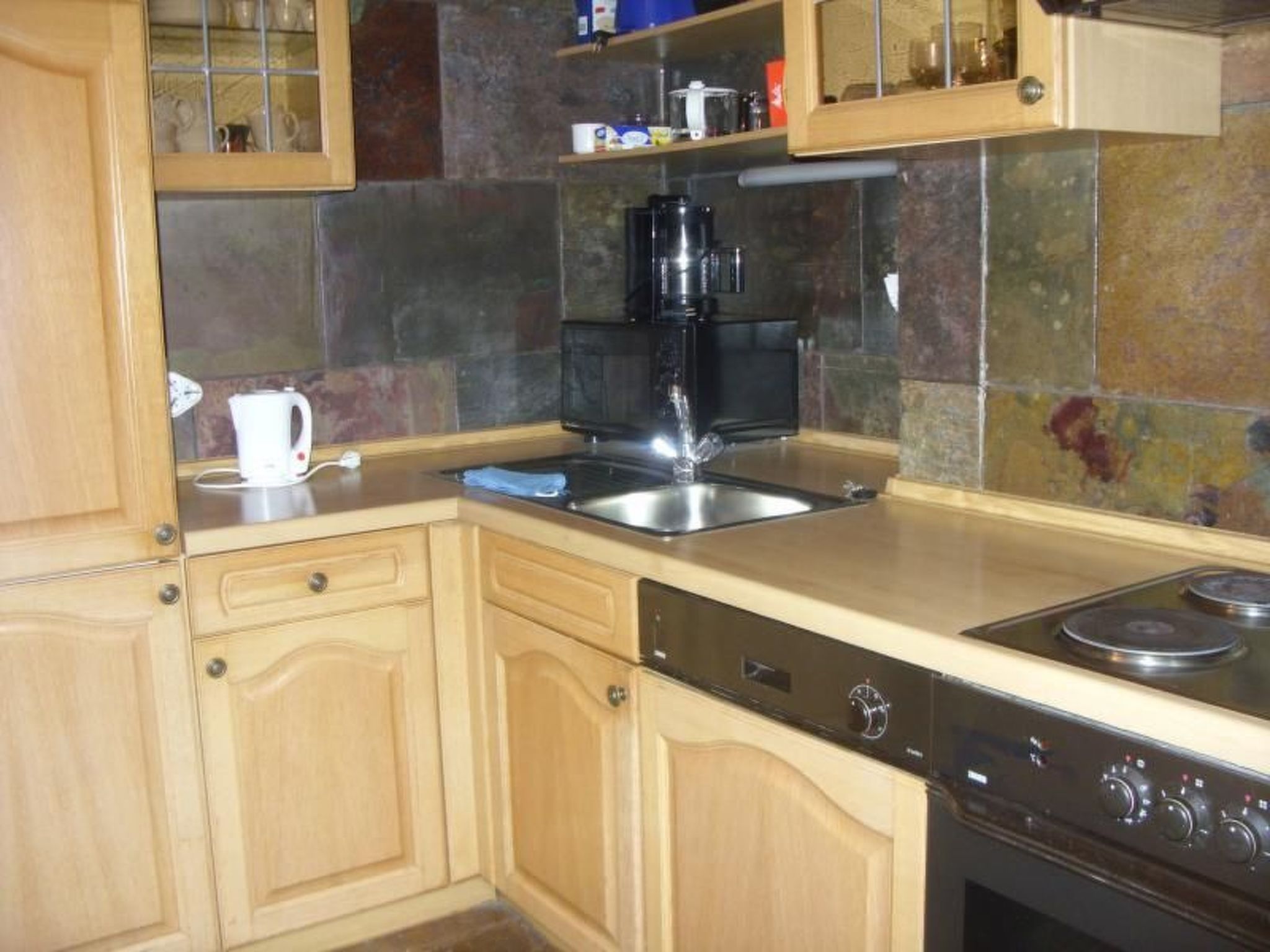 Mit Terrasse und Parkplatz-Binnen