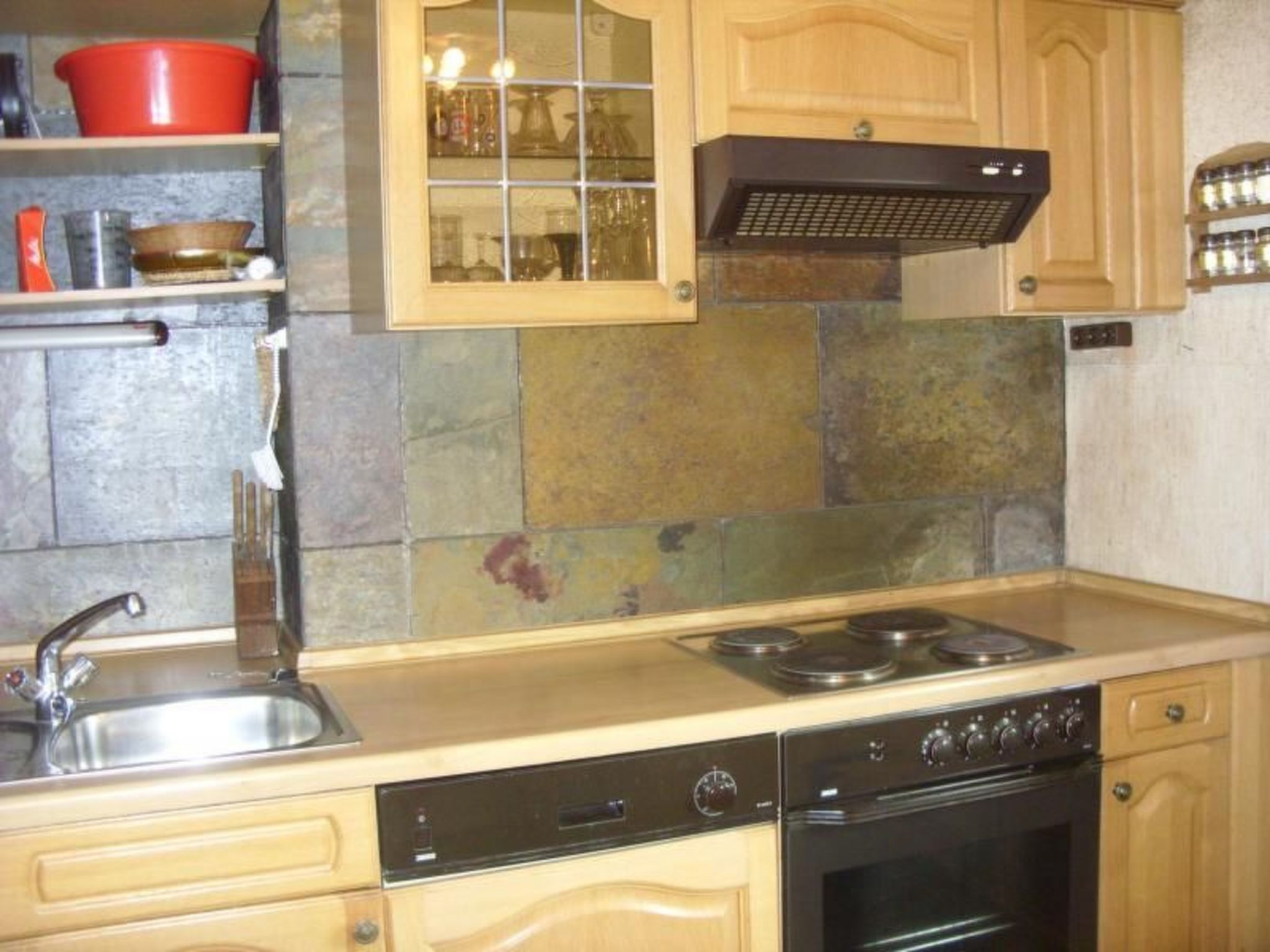 Mit Terrasse und Parkplatz-Binnen