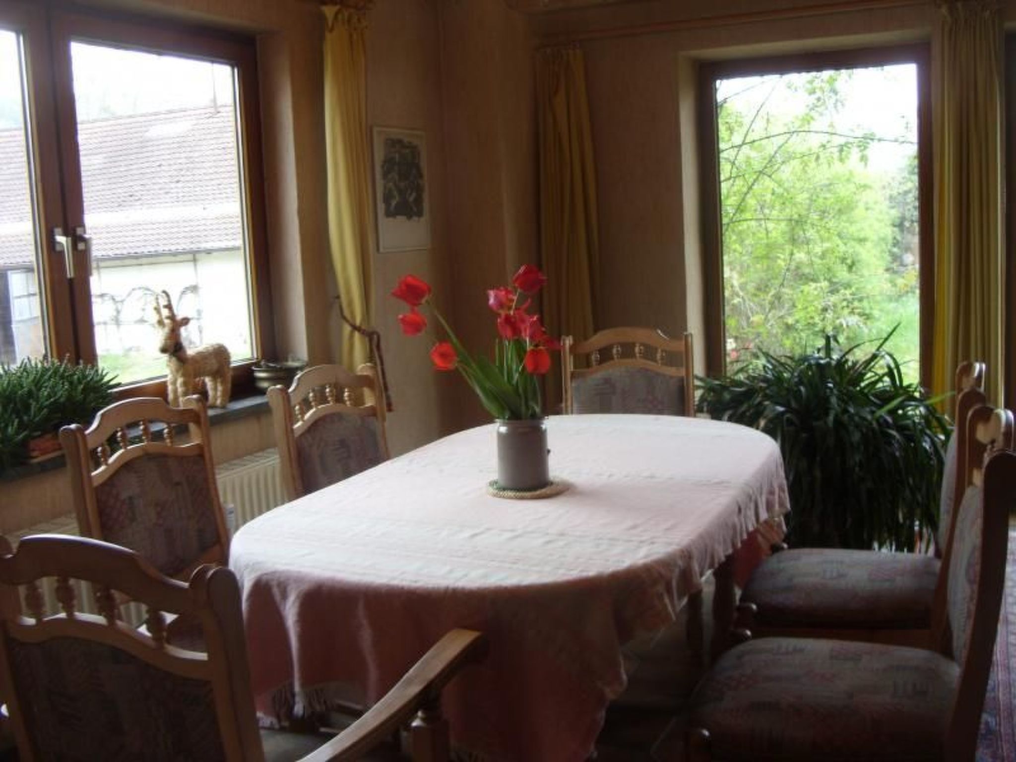 Mit Terrasse und Parkplatz-Binnen