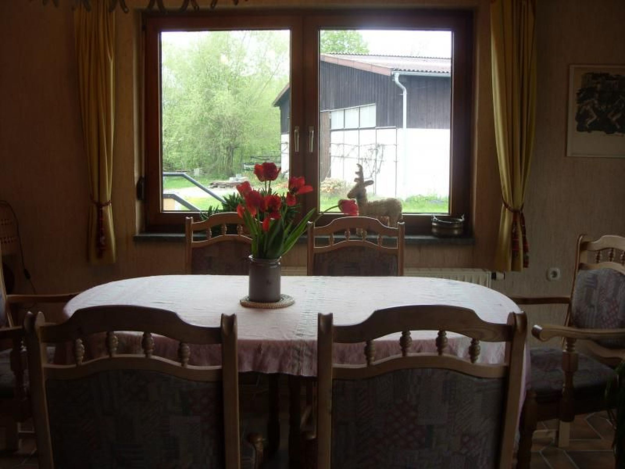 Mit Terrasse und Parkplatz-Binnen